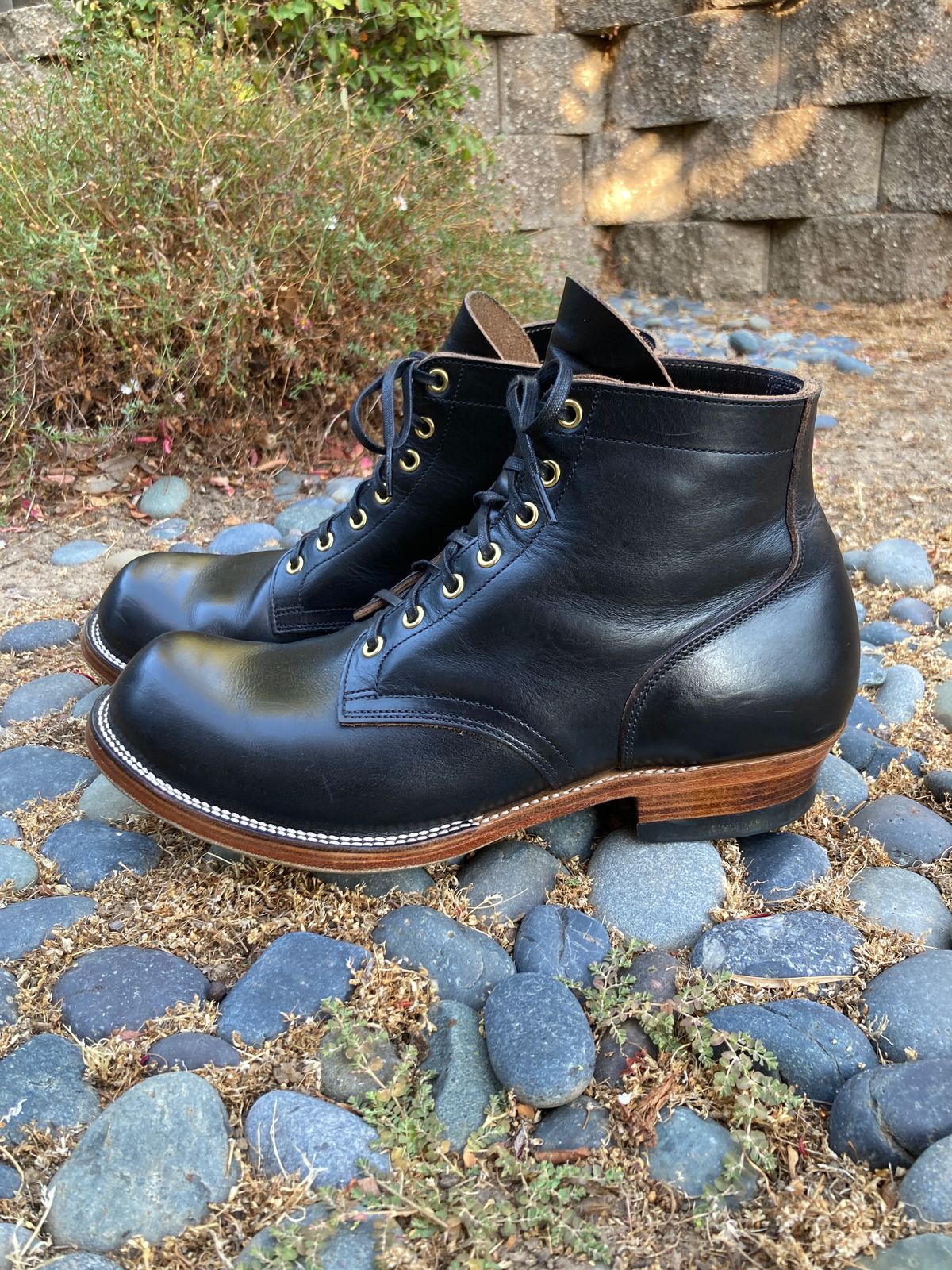 Photo by boogieshafer on August 24, 2023 of the XBXS Miner Boots in Horween Black Chromexcel.