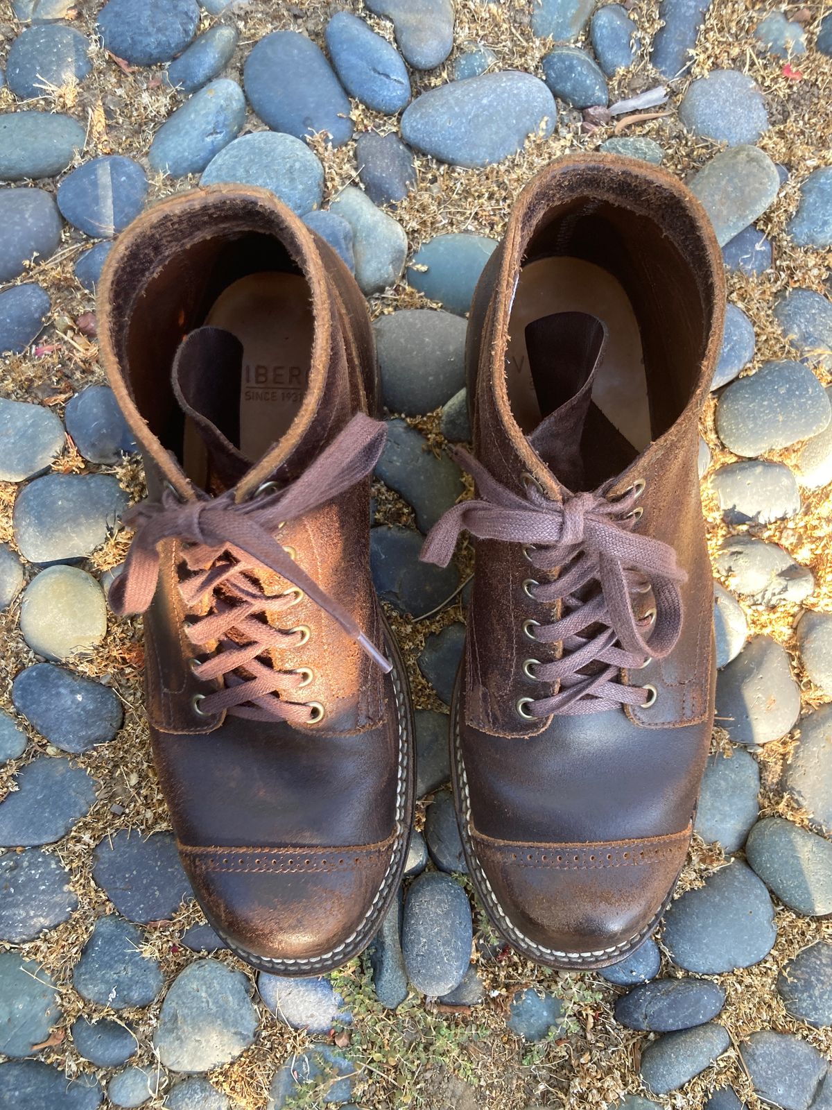 Photo by boogieshafer on August 25, 2023 of the Viberg Service Boot BCT in Horween Brown Waxed Flesh.