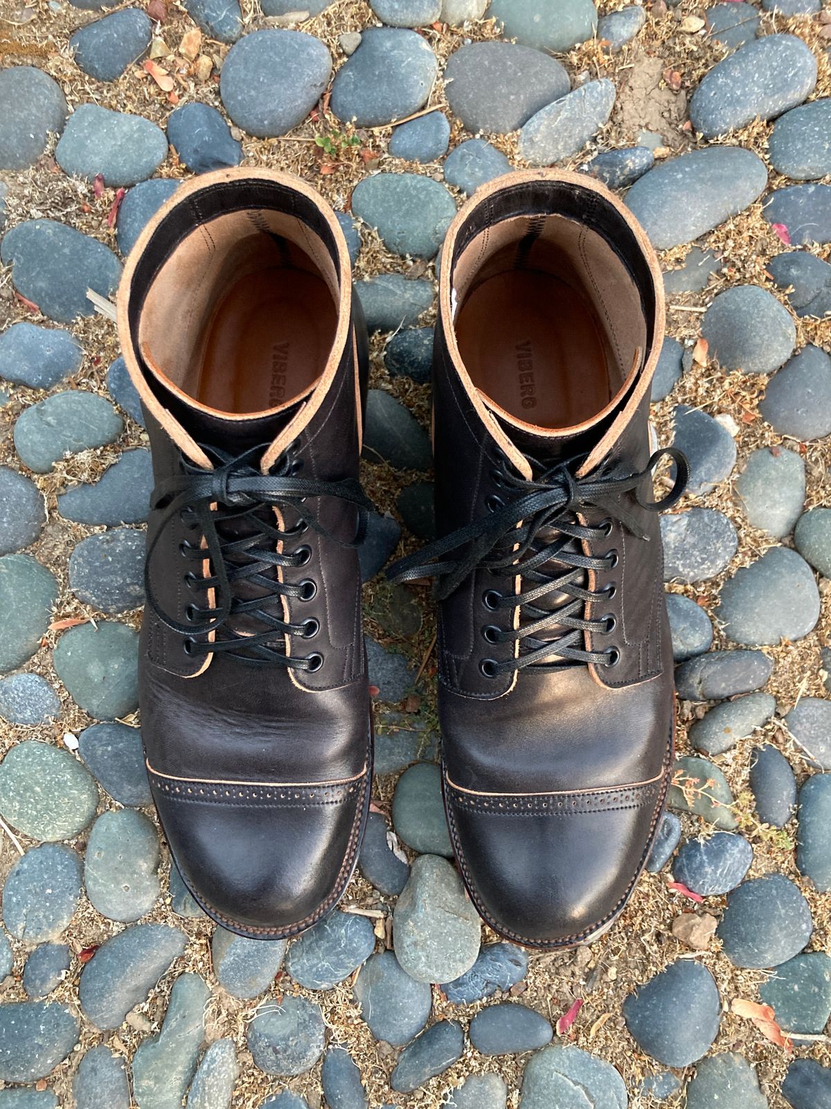 Photo by boogieshafer on October 20, 2023 of the Viberg Service Boot BCT in Maryam Black Teacore Horsebutt.