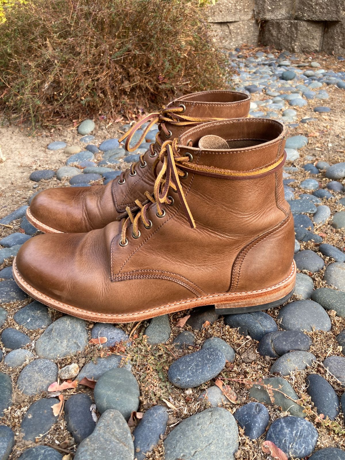 Photo by boogieshafer on November 2, 2023 of the Oak Street Bootmakers Trench Boot in Horween Natural Chromexcel.