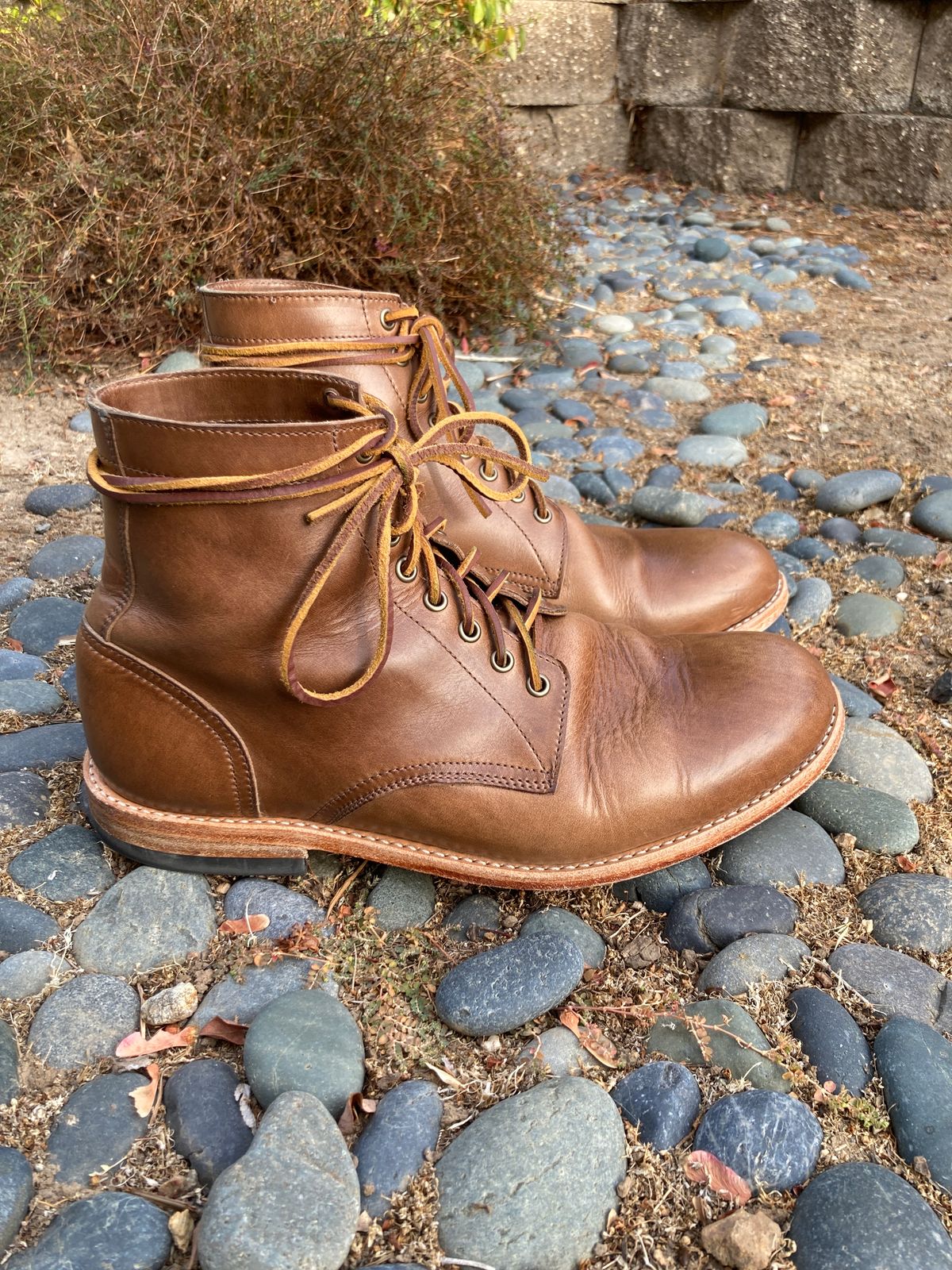 Photo by boogieshafer on November 2, 2023 of the Oak Street Bootmakers Trench Boot in Horween Natural Chromexcel.