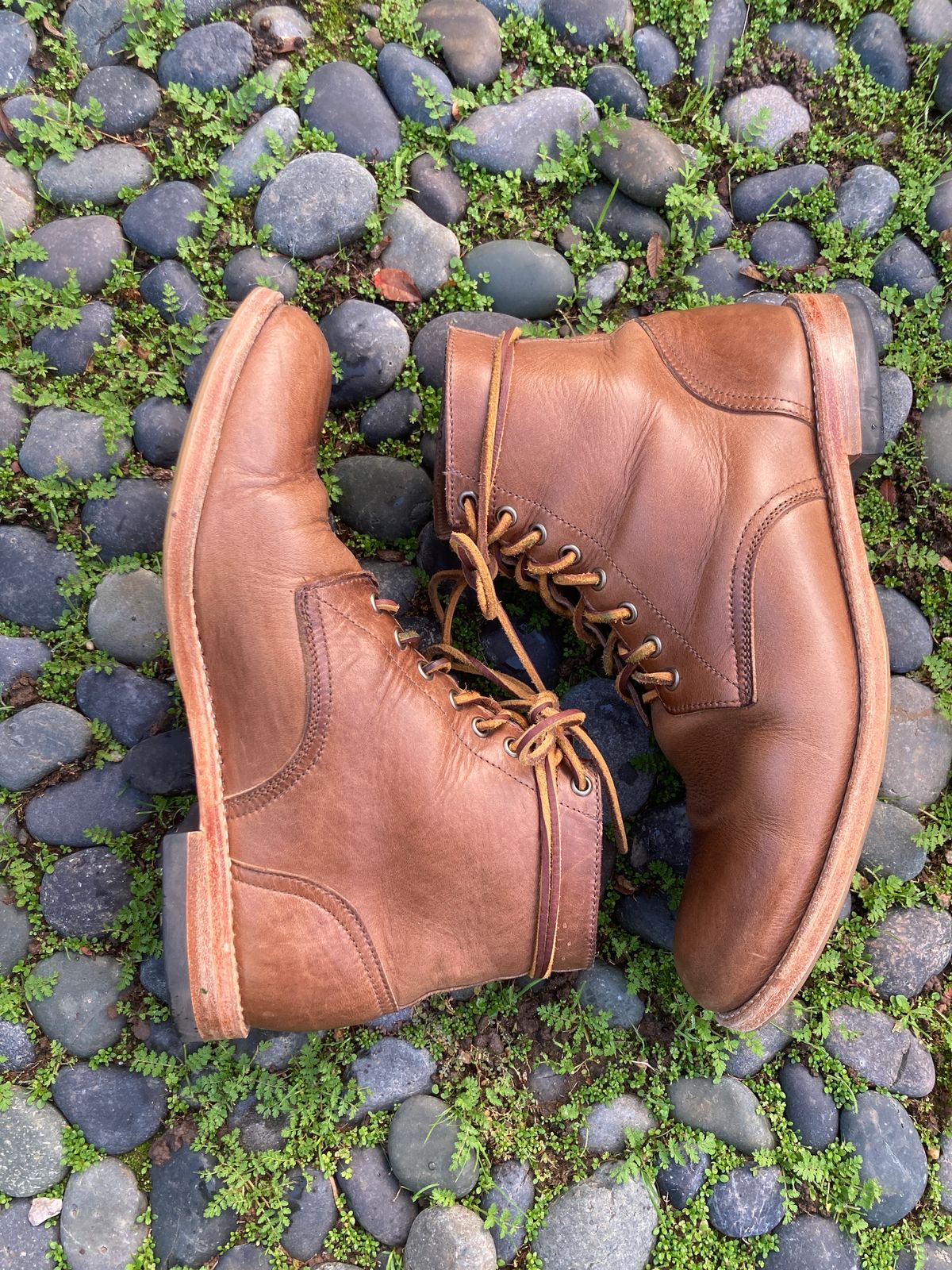 Photo by boogieshafer on January 1, 2024 of the Oak Street Bootmakers Trench Boot in Horween Natural Chromexcel.