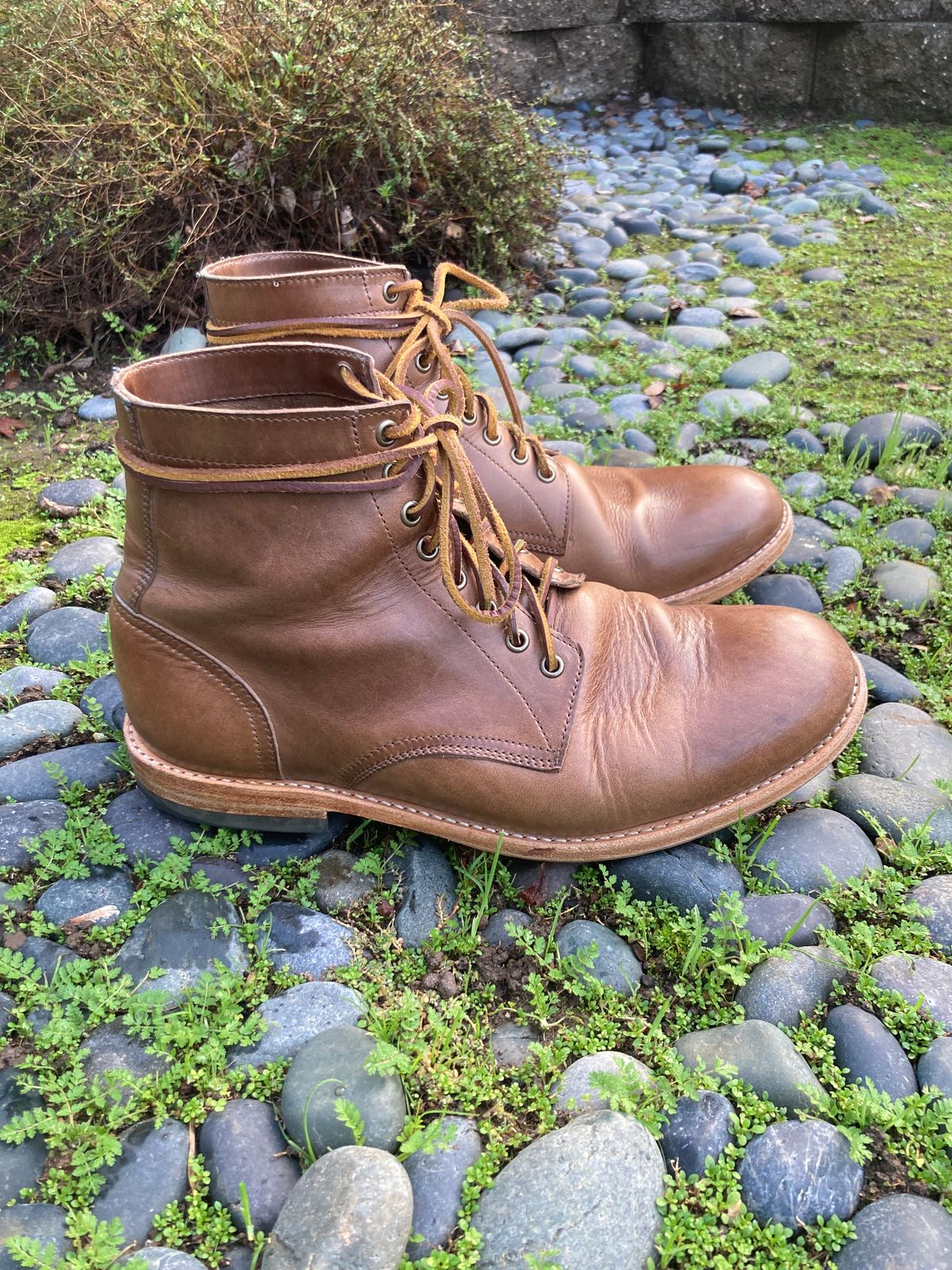 Photo by boogieshafer on January 1, 2024 of the Oak Street Bootmakers Trench Boot in Horween Natural Chromexcel.