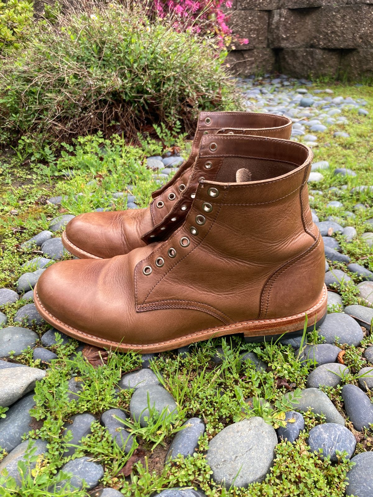 Photo by boogieshafer on March 3, 2024 of the Oak Street Bootmakers Trench Boot in Horween Natural Chromexcel.