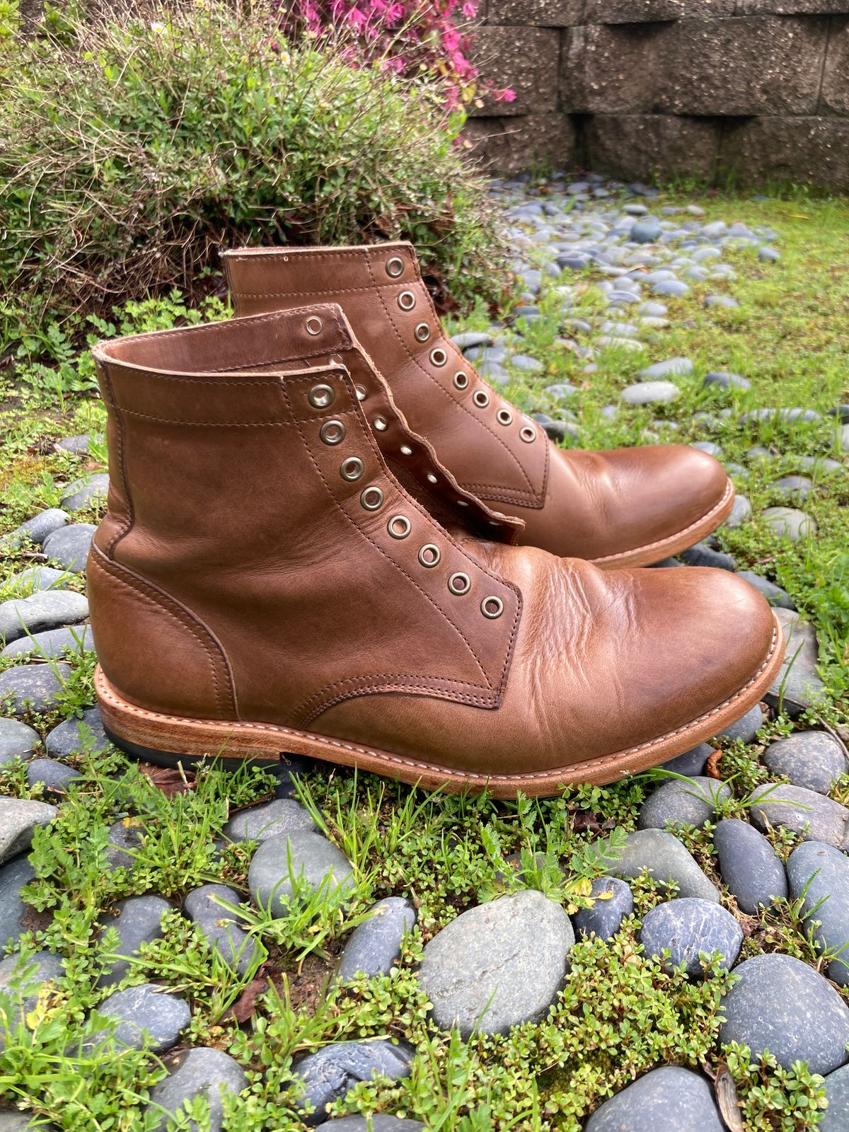 Photo by boogieshafer on March 3, 2024 of the Oak Street Bootmakers Trench Boot in Horween Natural Chromexcel.