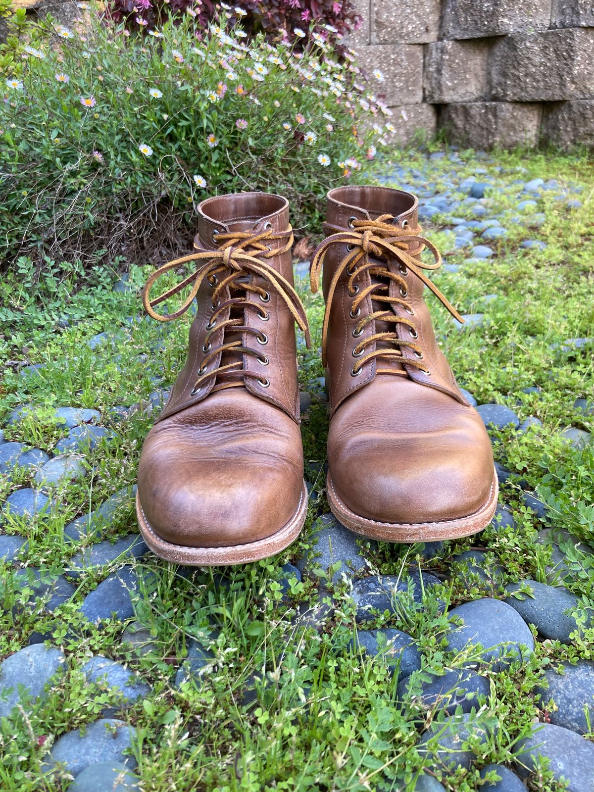 Photo by boogieshafer on April 3, 2024 of the Oak Street Bootmakers Trench Boot in Horween Natural Chromexcel.