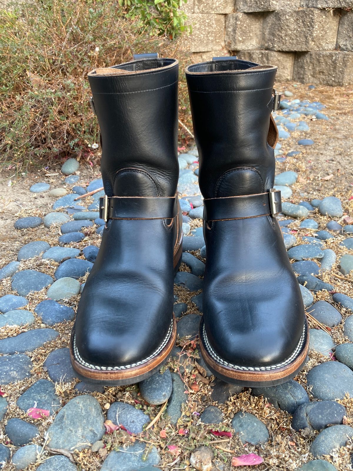 Photo by boogieshafer on September 17, 2023 of the Viberg Engineer in Horween Black Chromexcel.