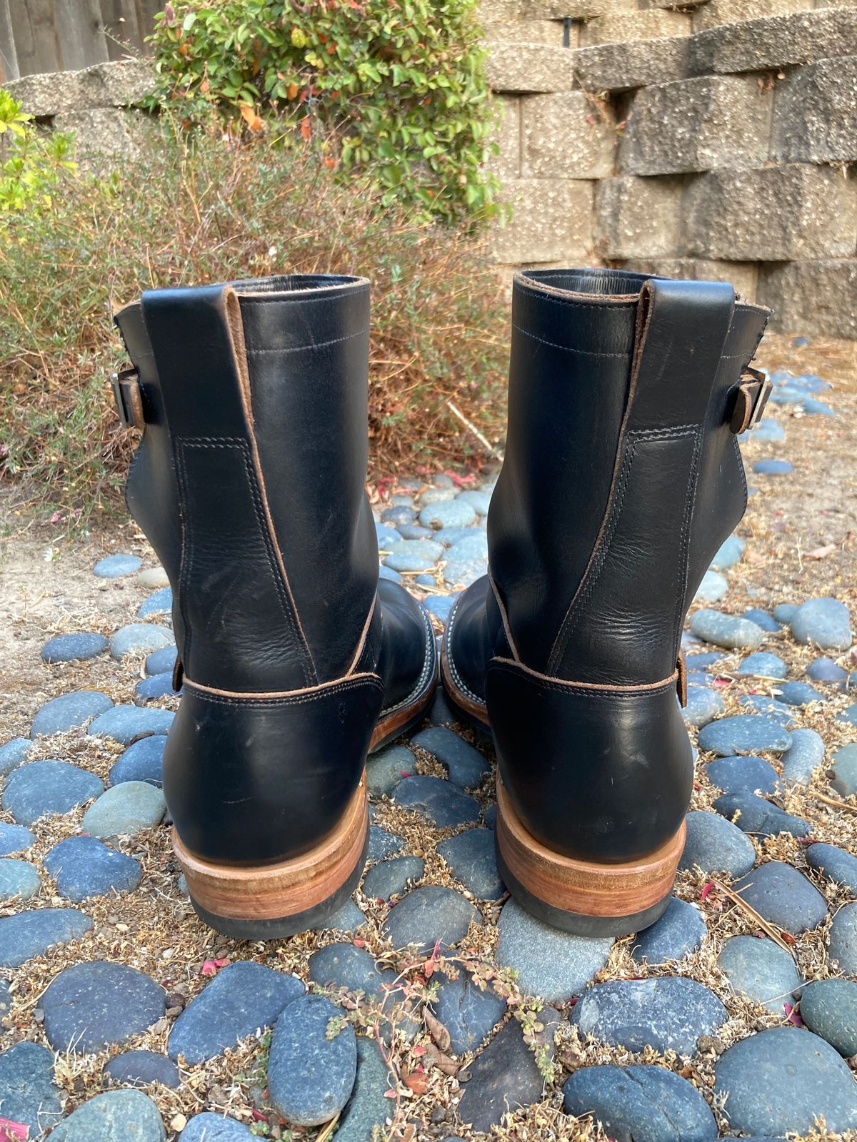 Photo by boogieshafer on September 17, 2023 of the Viberg Engineer in Horween Black Chromexcel.