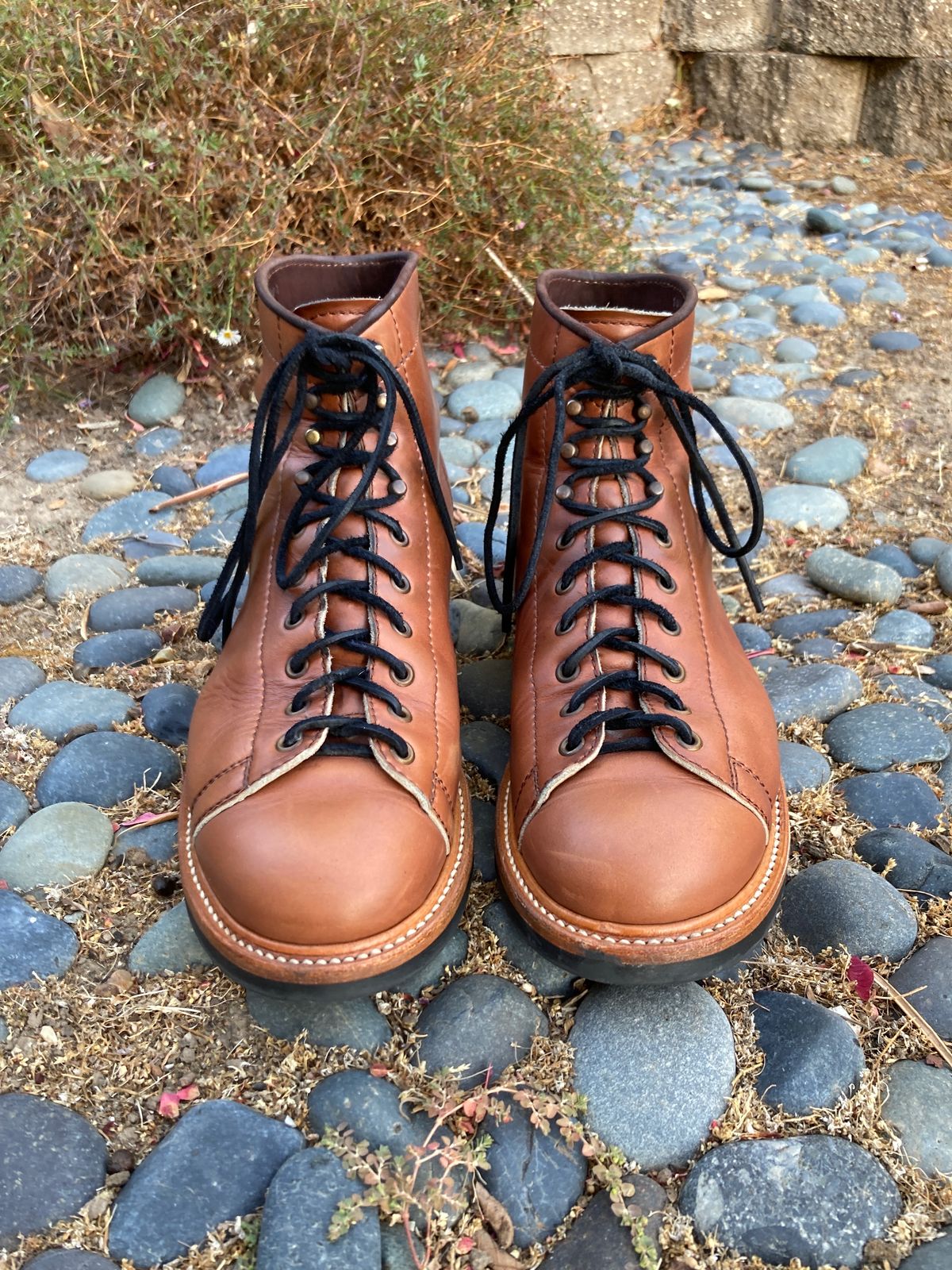 Photo by boogieshafer on September 16, 2023 of the John Lofgren Monkey Boots in Horween Whiskey Cavalier.