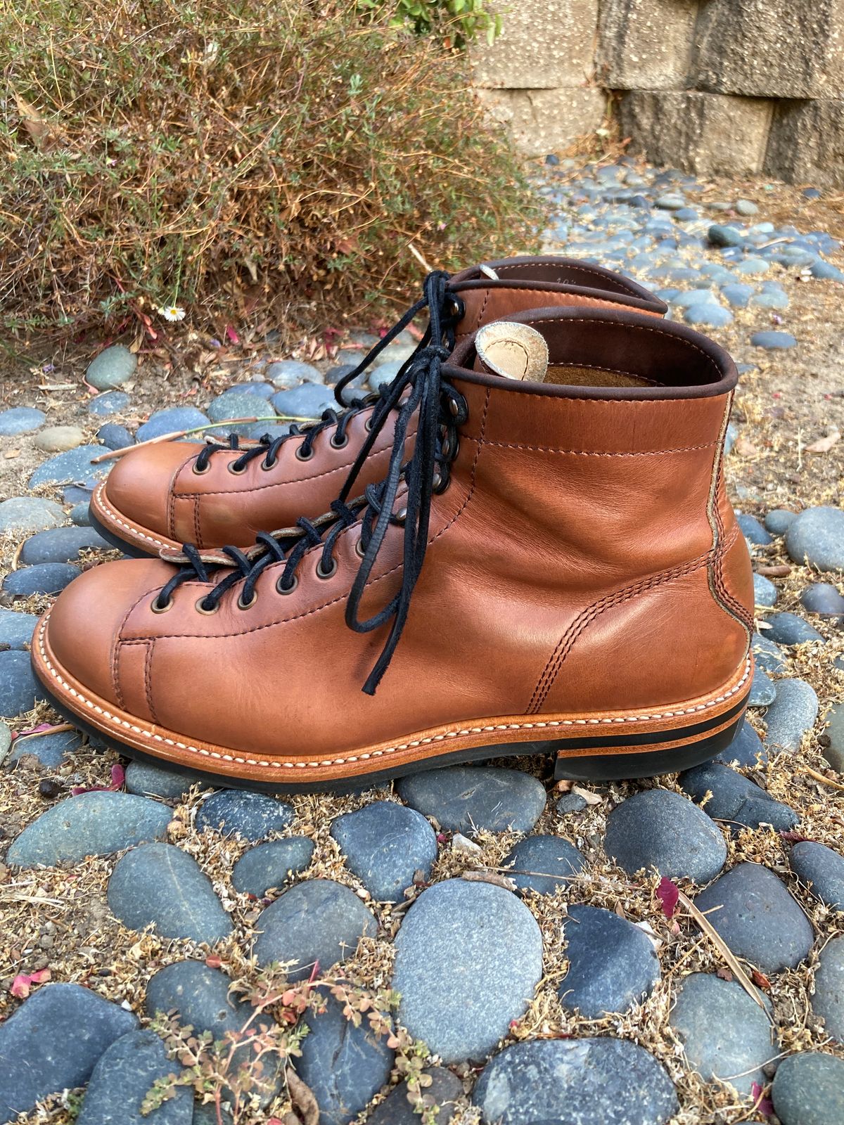 Photo by boogieshafer on September 16, 2023 of the John Lofgren Monkey Boots in Horween Whiskey Cavalier.