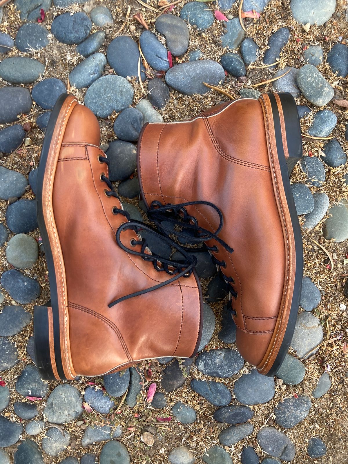 Photo by boogieshafer on September 16, 2023 of the John Lofgren Monkey Boots in Horween Whiskey Cavalier.