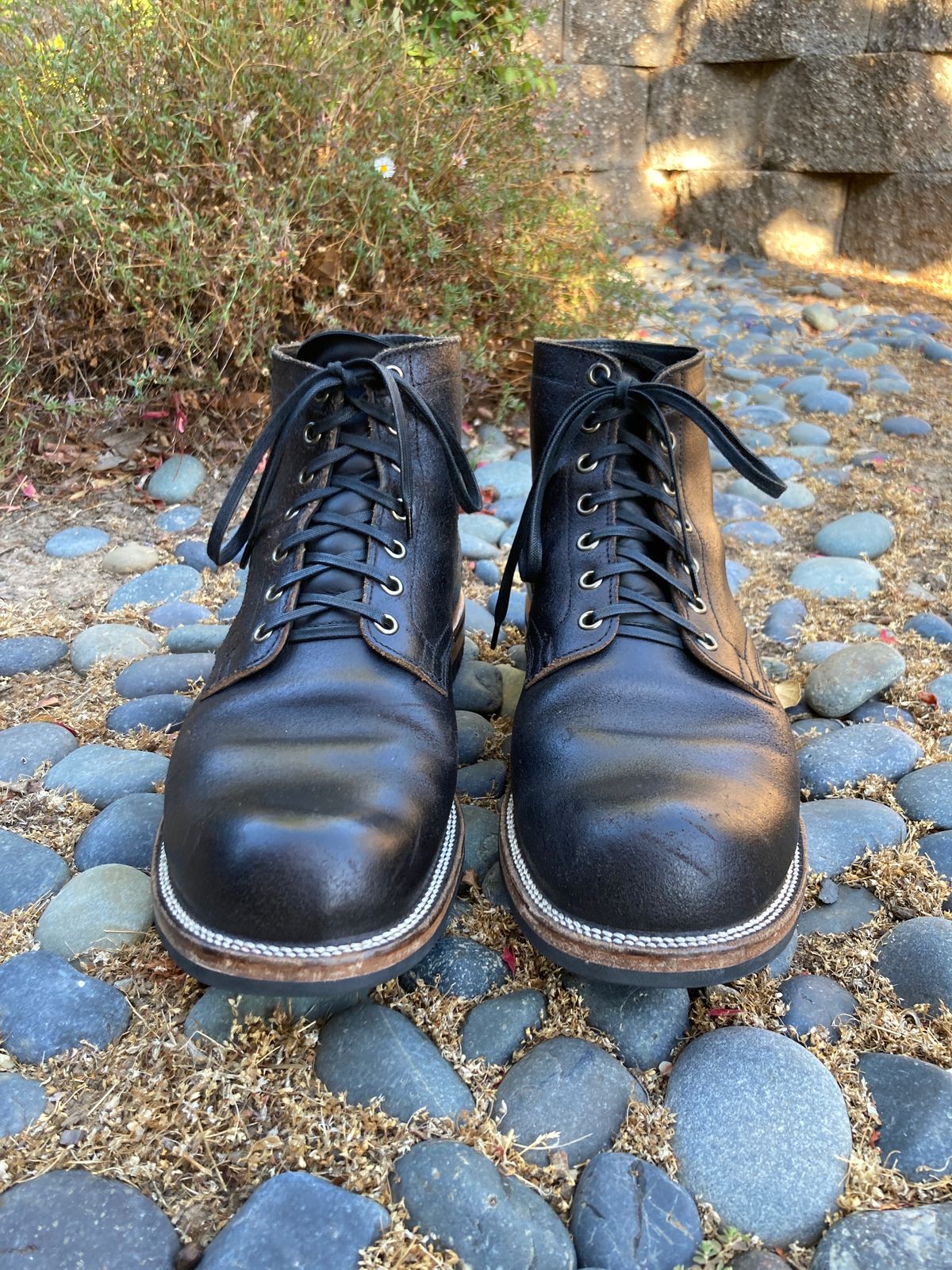 Photo by boogieshafer on August 28, 2023 of the Viberg Service Boot in Horween Black Waxed Flesh.