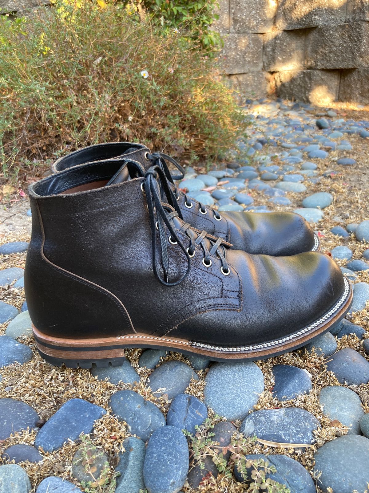 Photo by boogieshafer on August 28, 2023 of the Viberg Service Boot in Horween Black Waxed Flesh.