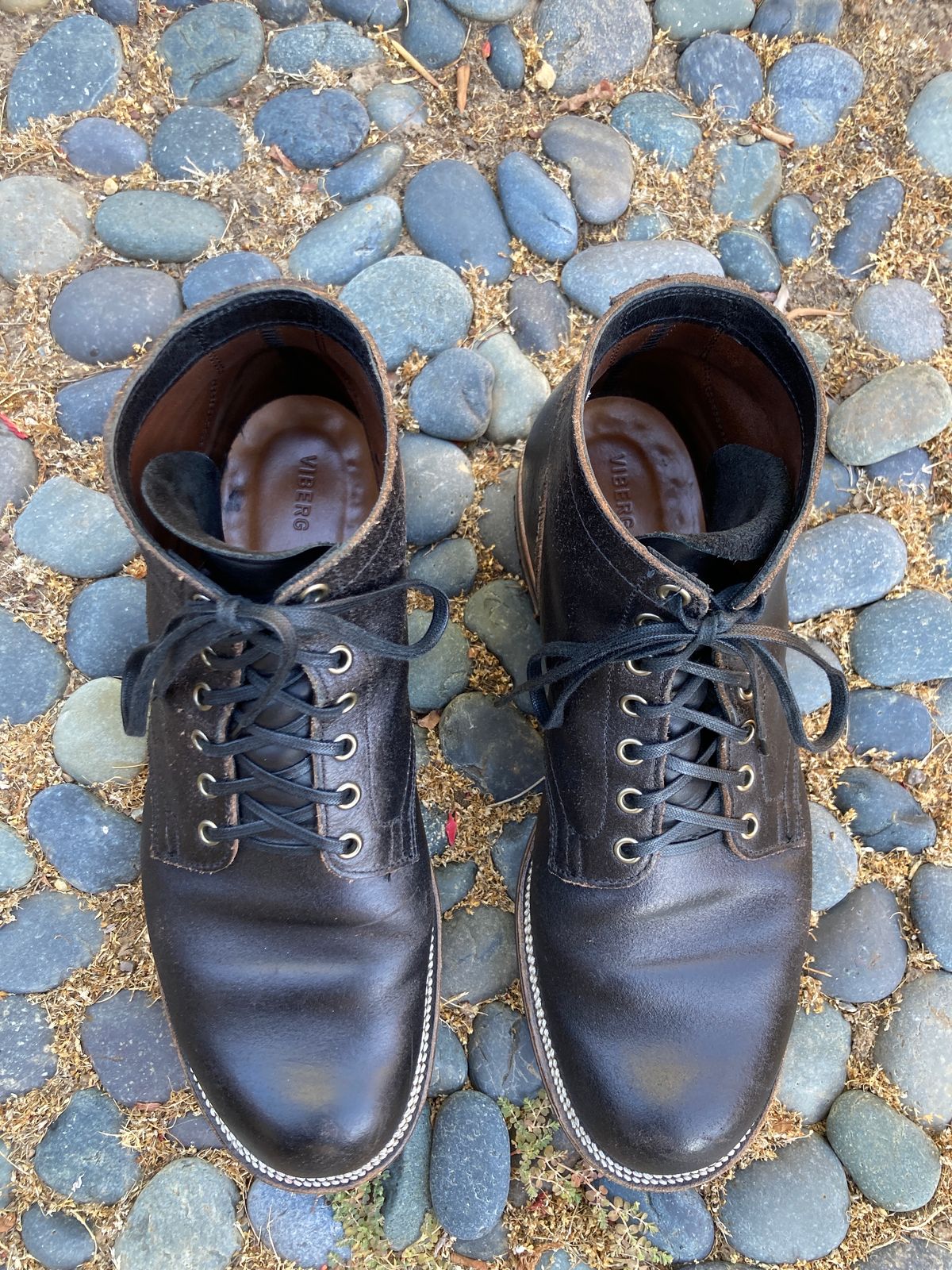 Photo by boogieshafer on August 28, 2023 of the Viberg Service Boot in Horween Black Waxed Flesh.