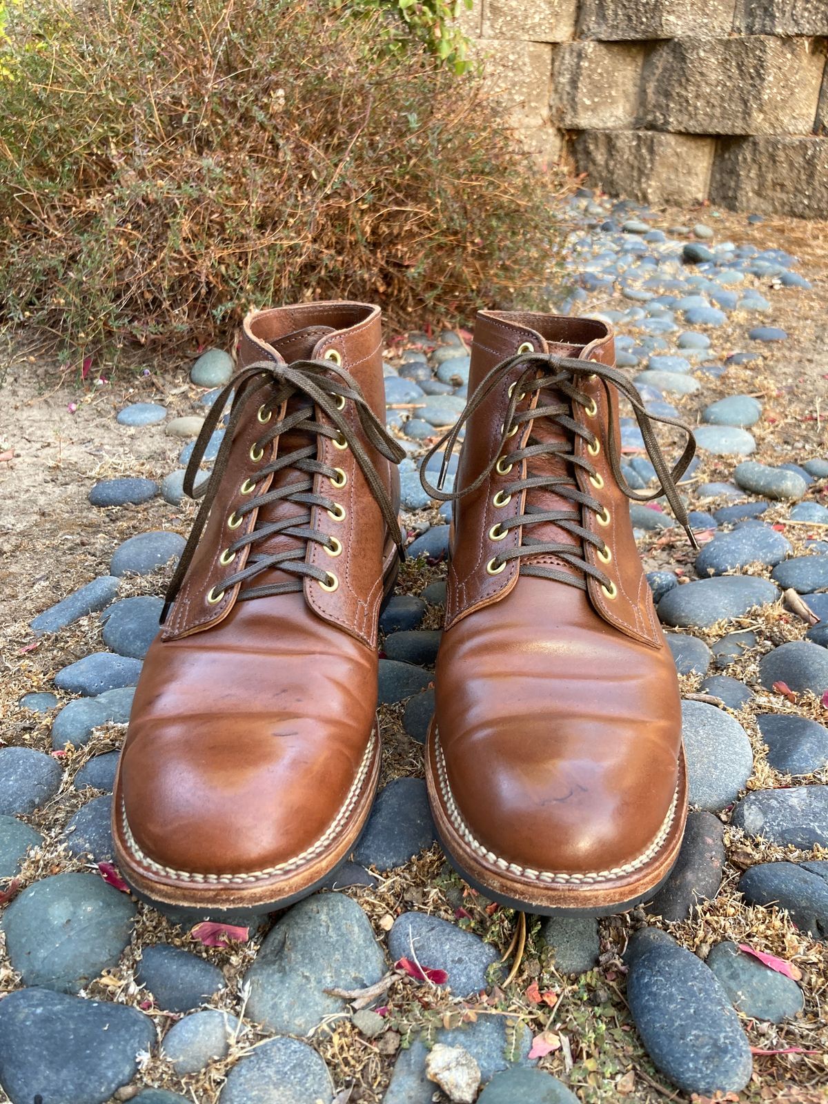 Photo by boogieshafer on September 22, 2023 of the Viberg Service Boot in Horween Waxed Flesh.