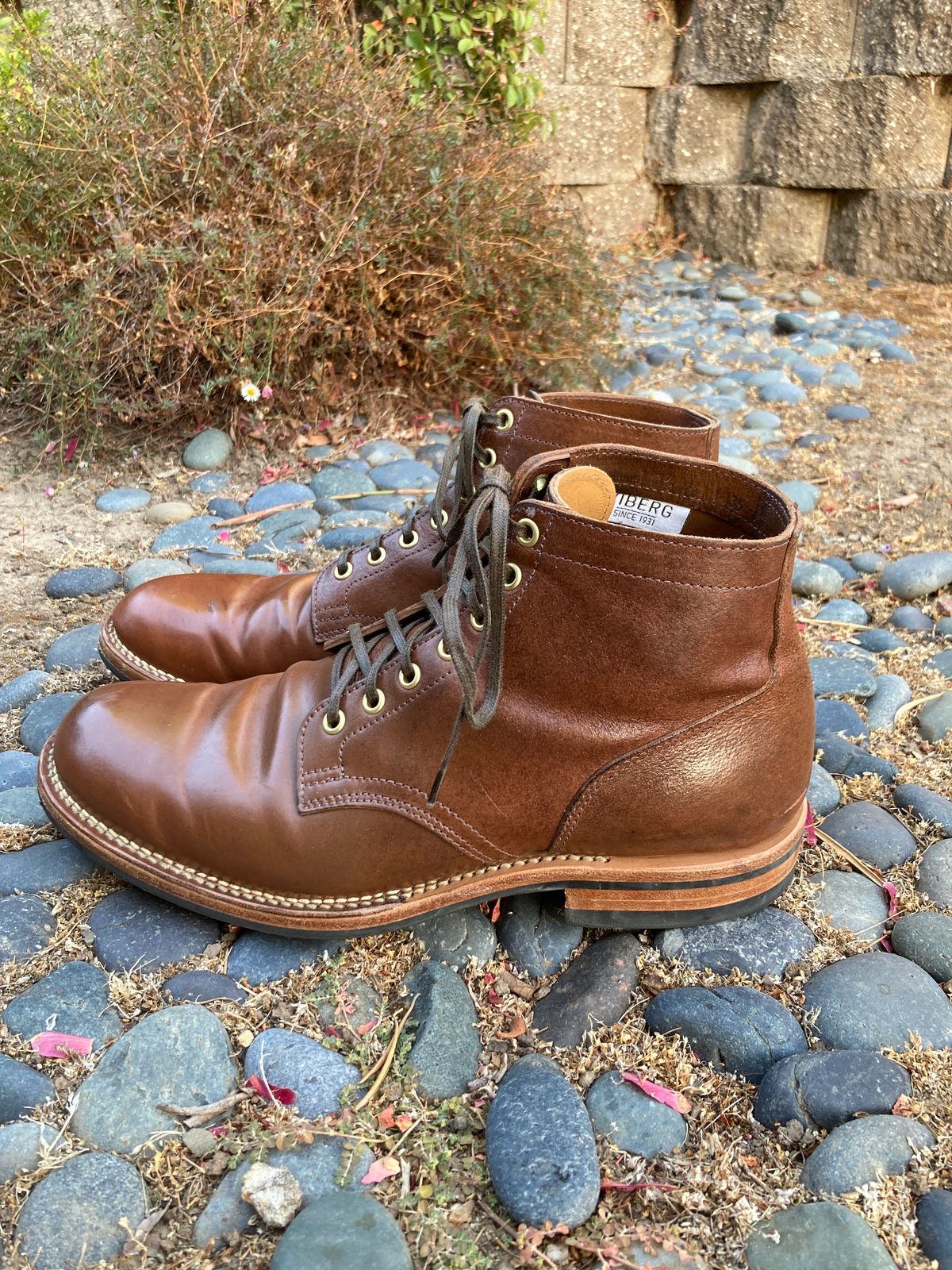 Photo by boogieshafer on September 22, 2023 of the Viberg Service Boot in Horween Waxed Flesh.