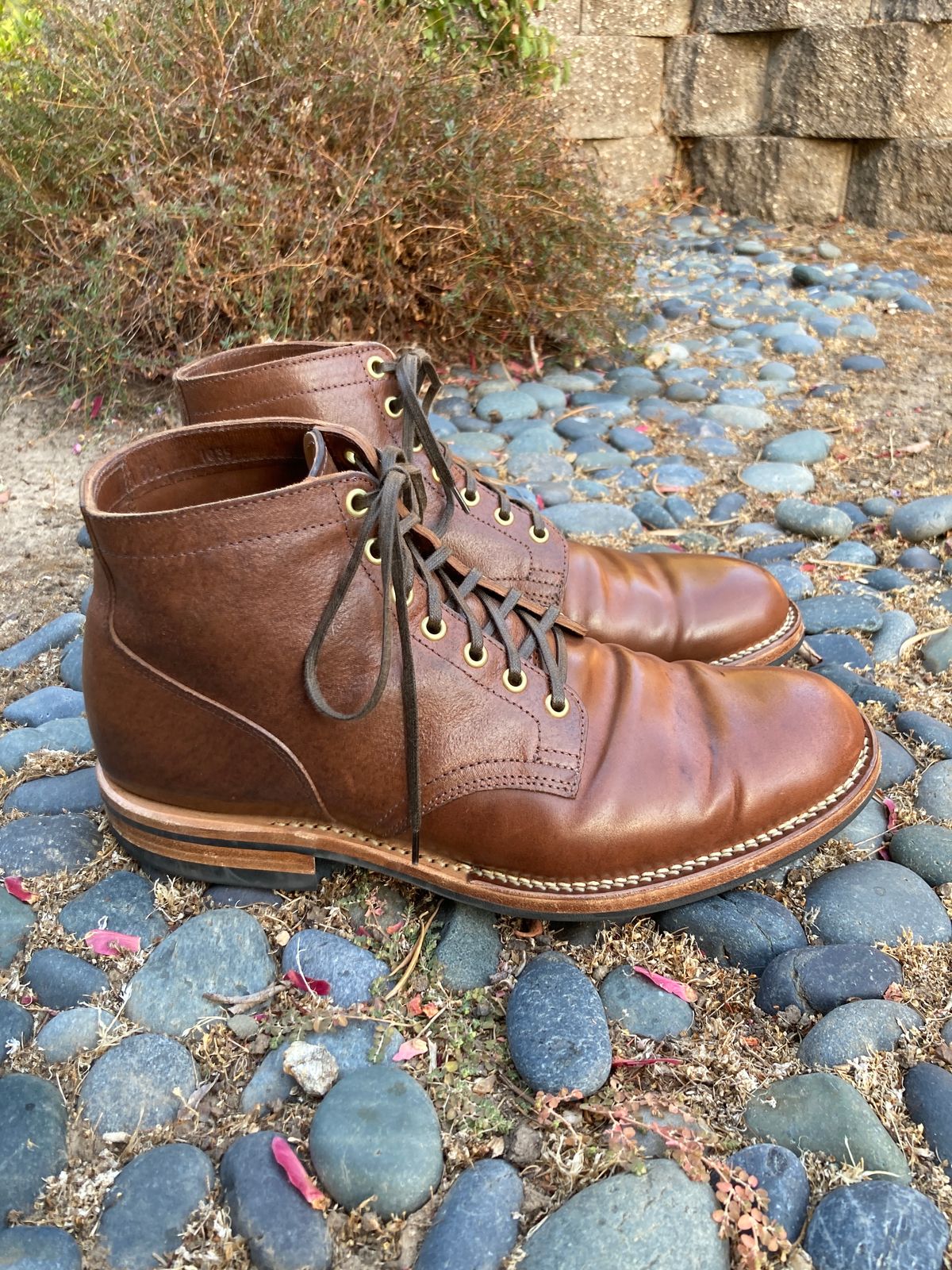 Photo by boogieshafer on September 22, 2023 of the Viberg Service Boot in Horween Waxed Flesh.