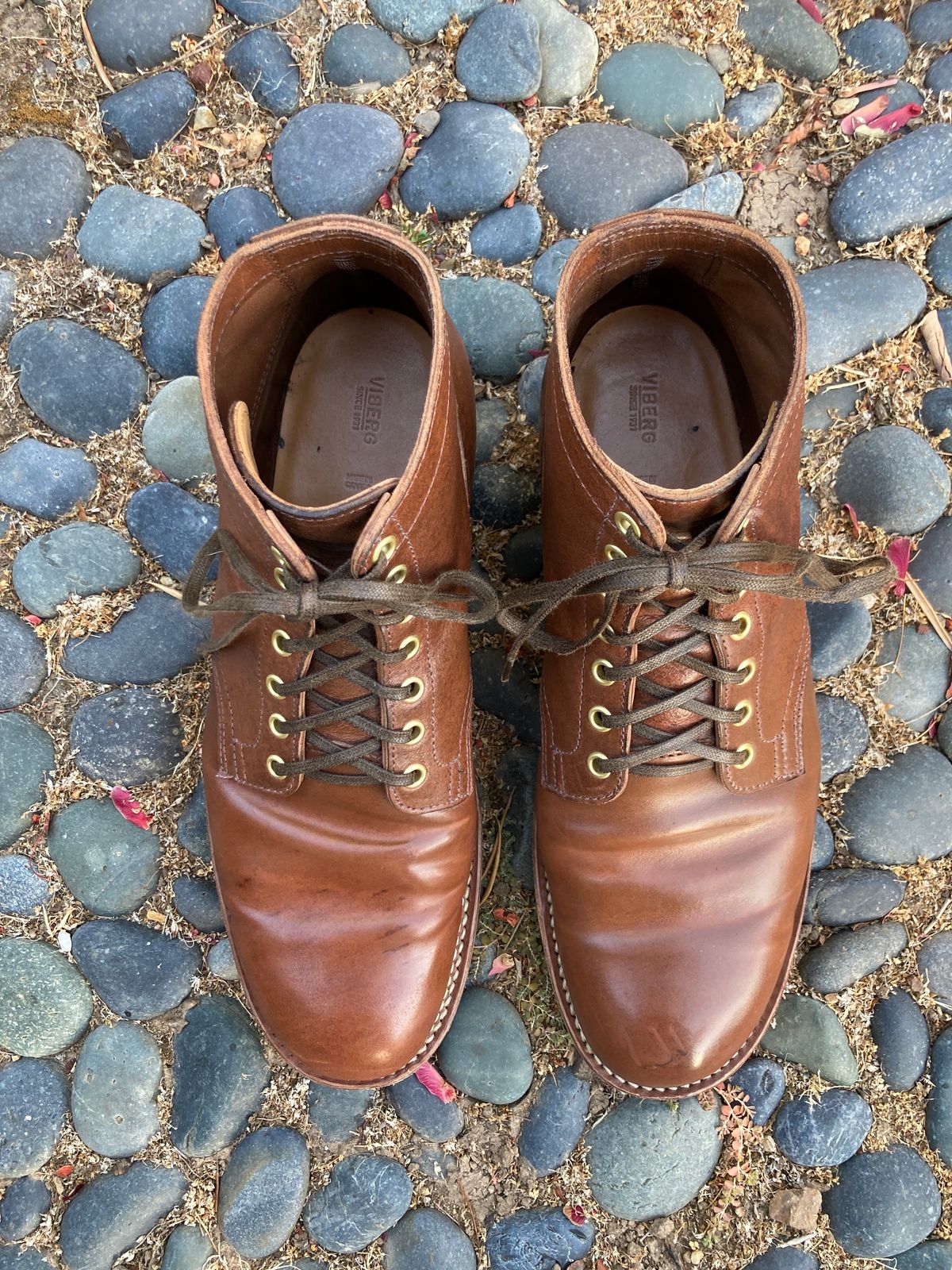 Photo by boogieshafer on September 22, 2023 of the Viberg Service Boot in Horween Waxed Flesh.