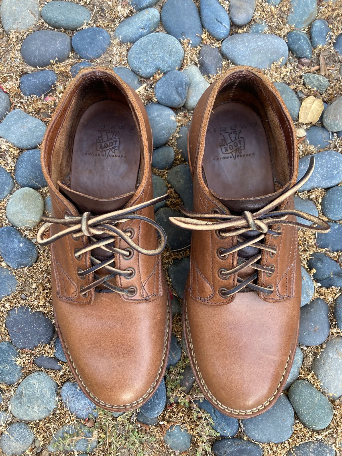 Photo by boogieshafer on August 26, 2023 of the Viberg 145 Oxford in Horween Natural Chromexcel.