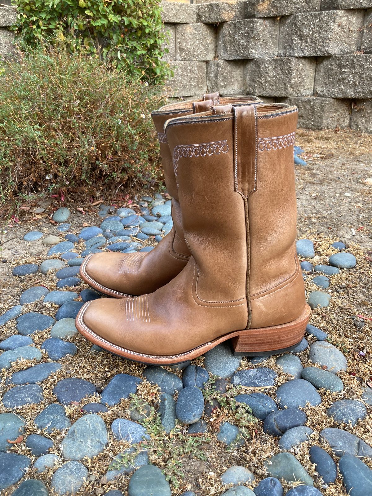 Photo by boogieshafer on August 24, 2023 of the Rios of Mercedes Unknown Model in Horween Natural Chromexcel.