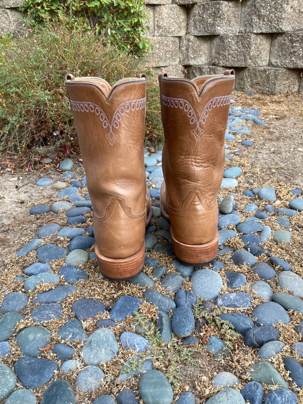 Photo by boogieshafer on August 24, 2023 of the Rios of Mercedes Unknown Model in Horween Natural Chromexcel.