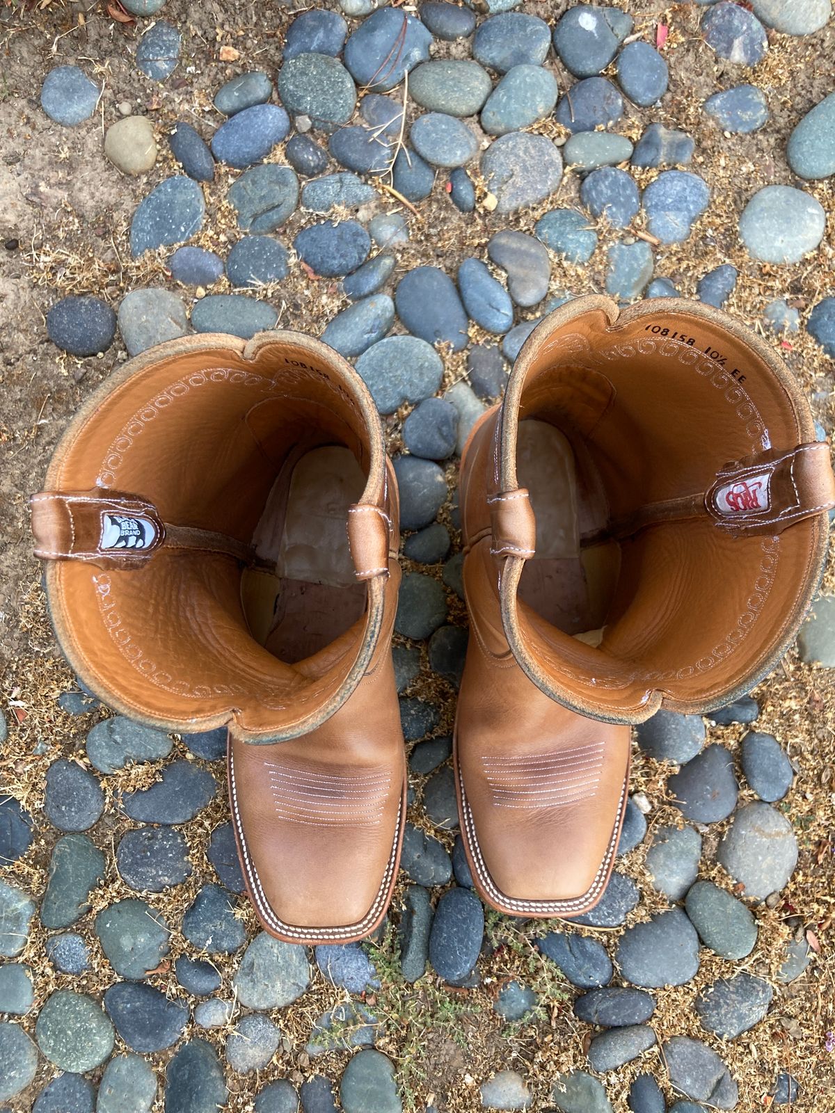 Photo by boogieshafer on August 24, 2023 of the Rios of Mercedes Unknown Model in Horween Natural Chromexcel.