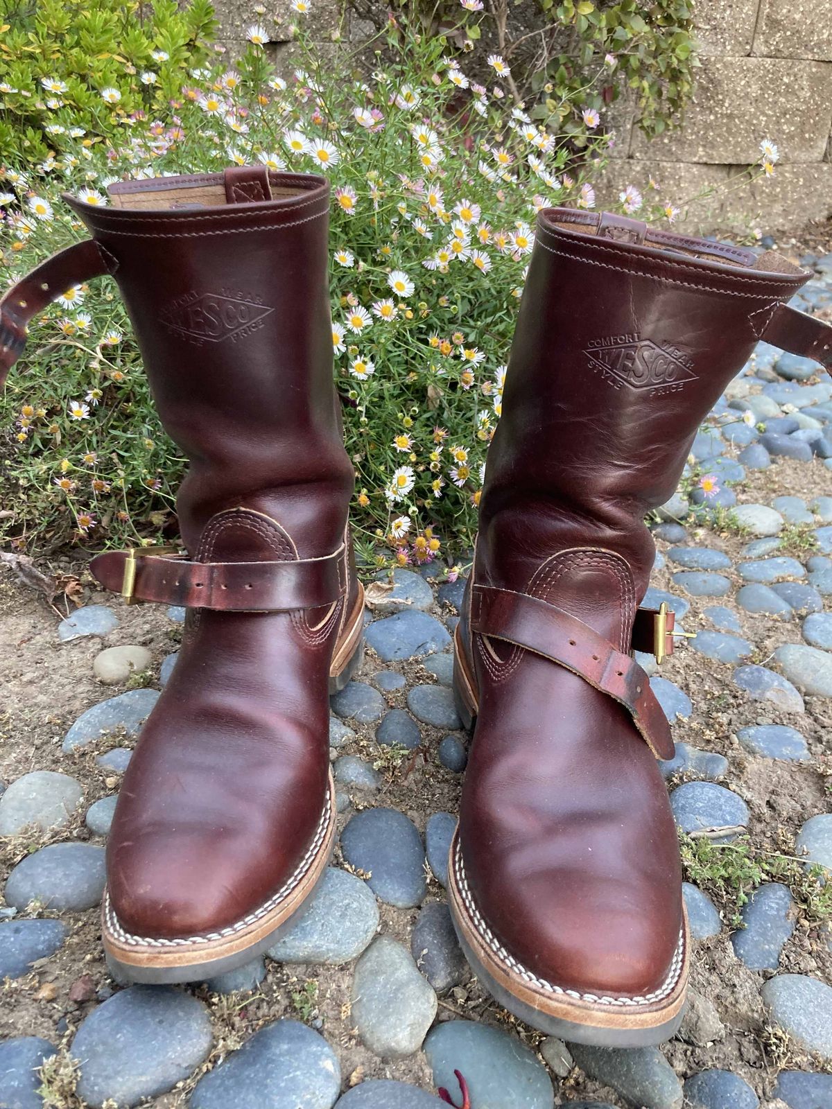 Photo by boogieshafer on May 2, 2022 of the Wesco Mister Lou in Horween Umber Chromexcel.