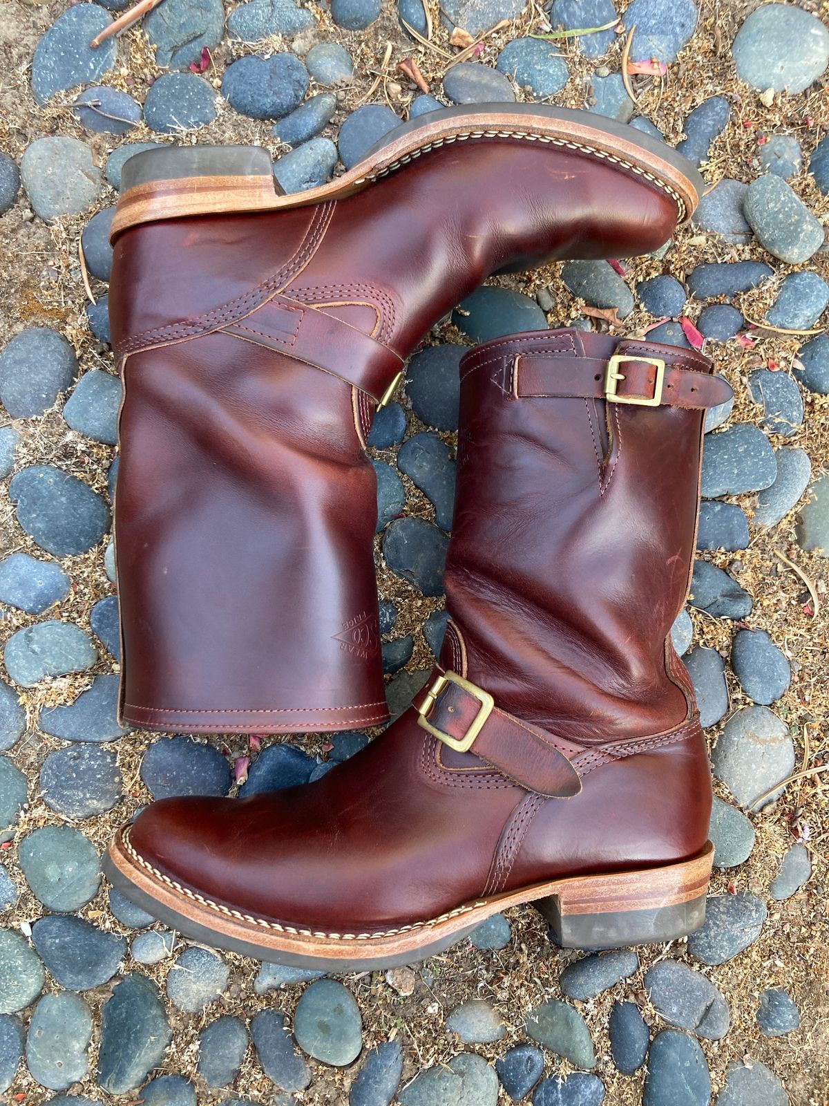 Photo by boogieshafer on September 15, 2023 of the Wesco Mister Lou in Horween Umber Chromexcel.