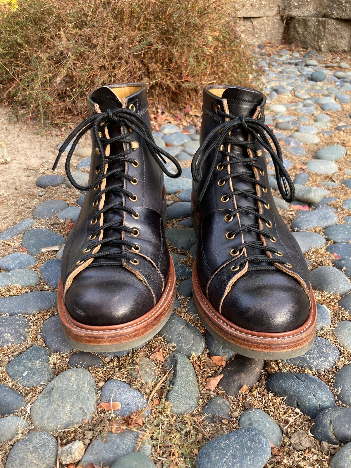 Photo by boogieshafer on November 2, 2023 of the Sagara Cordmaster in Maryam Natural Horsebutt Overdyed Black.
