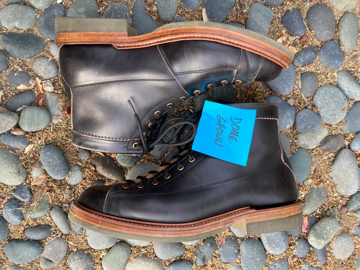 Photo by boogieshafer on November 2, 2023 of the Sagara Cordmaster in Maryam Natural Horsebutt Overdyed Black.