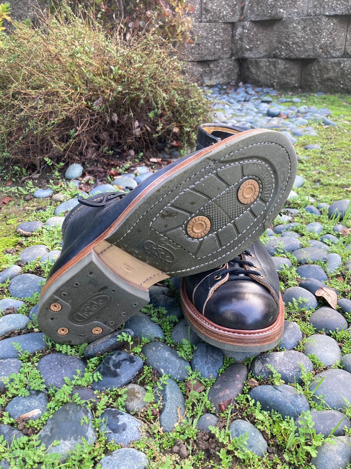 Photo by boogieshafer on January 1, 2024 of the Sagara Cordmaster in Maryam Natural Horsebutt Overdyed Black.