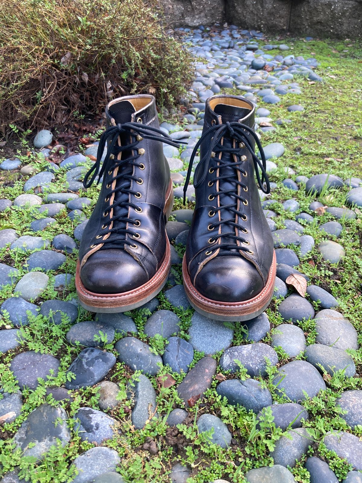 Photo by boogieshafer on January 1, 2024 of the Sagara Cordmaster in Maryam Natural Horsebutt Overdyed Black.