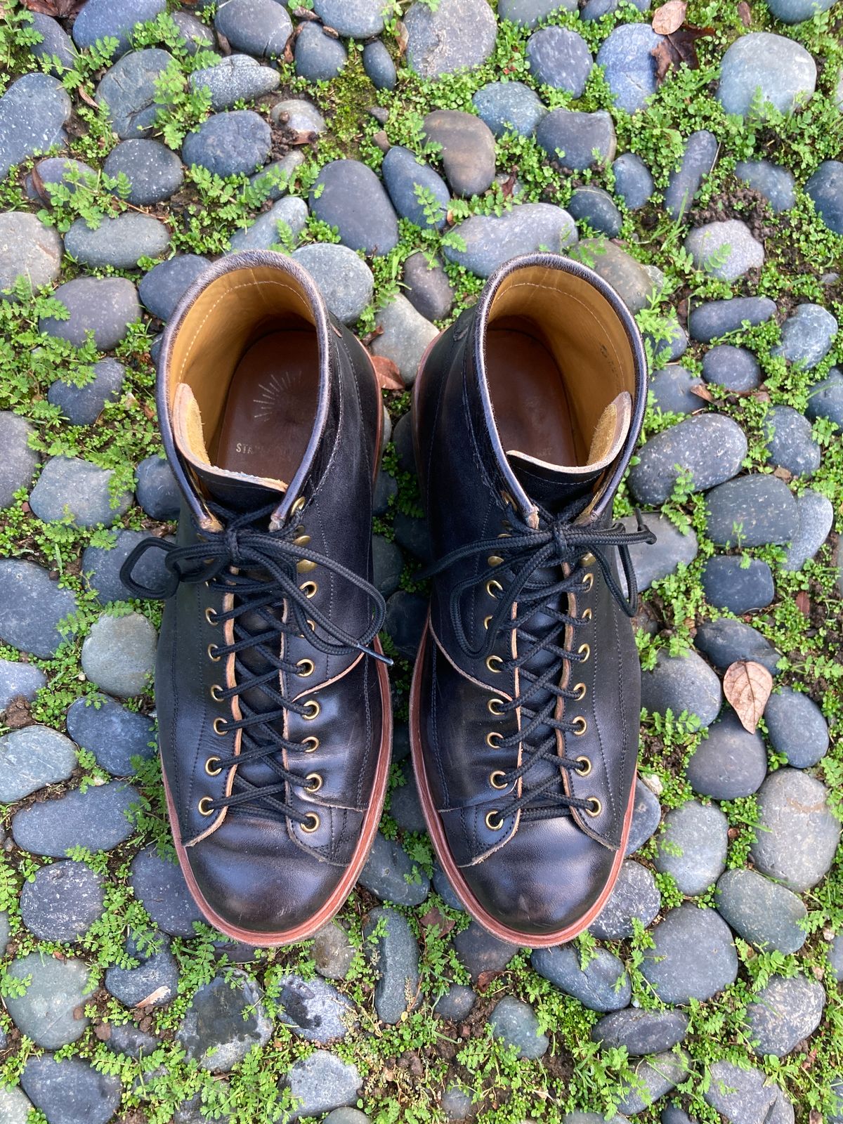 Photo by boogieshafer on January 1, 2024 of the Sagara Cordmaster in Maryam Natural Horsebutt Overdyed Black.
