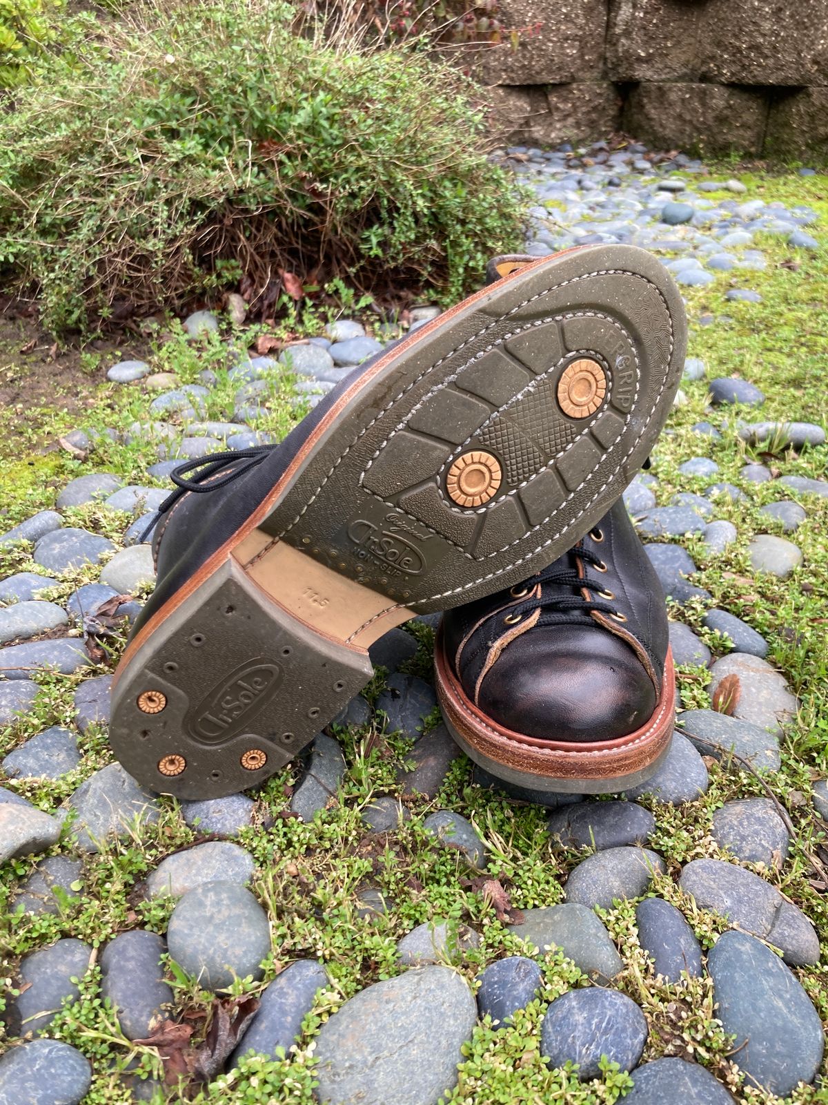 Photo by boogieshafer on February 3, 2024 of the Sagara Cordmaster in Maryam Natural Horsebutt Overdyed Black.