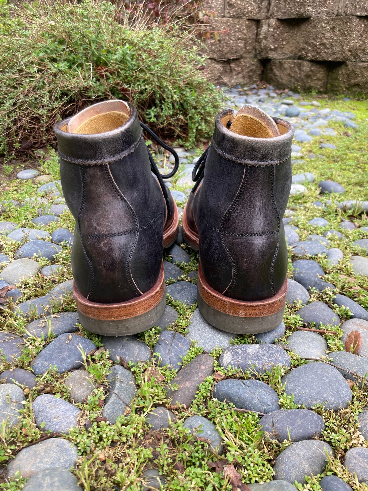 Photo by boogieshafer on February 3, 2024 of the Sagara Cordmaster in Maryam Natural Horsebutt Overdyed Black.