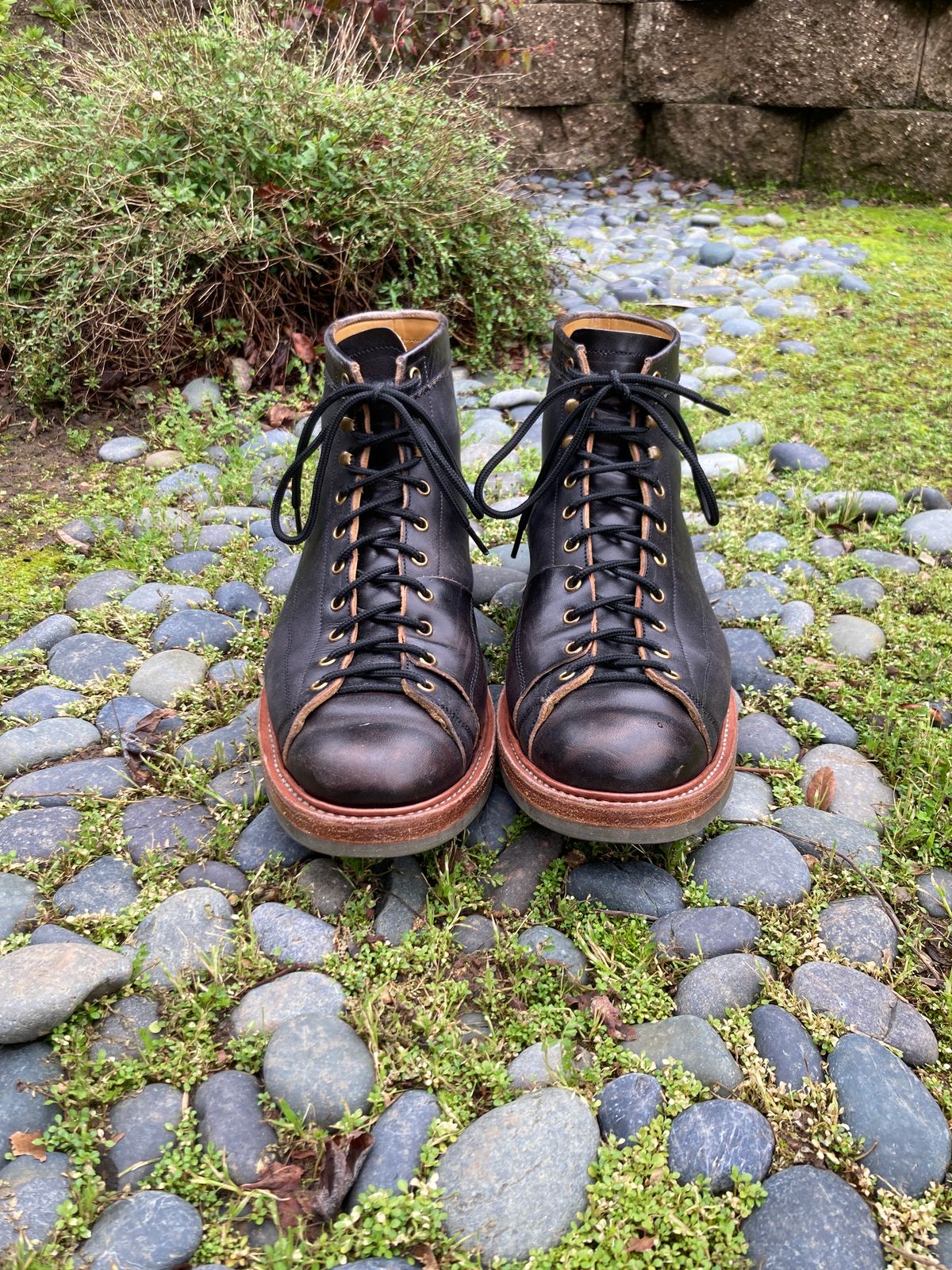 Photo by boogieshafer on February 3, 2024 of the Sagara Cordmaster in Maryam Natural Horsebutt Overdyed Black.