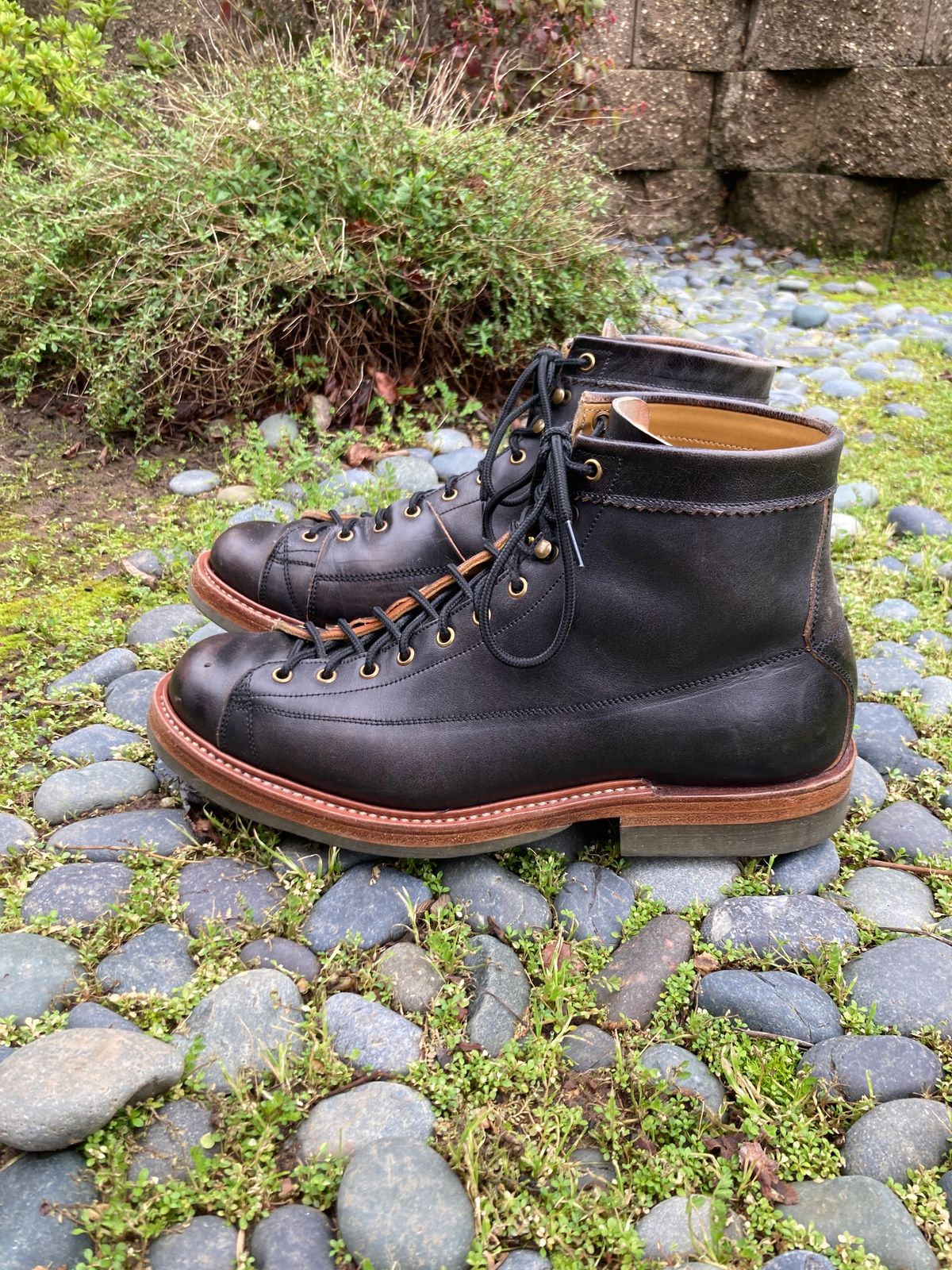 Photo by boogieshafer on February 3, 2024 of the Sagara Cordmaster in Maryam Natural Horsebutt Overdyed Black.