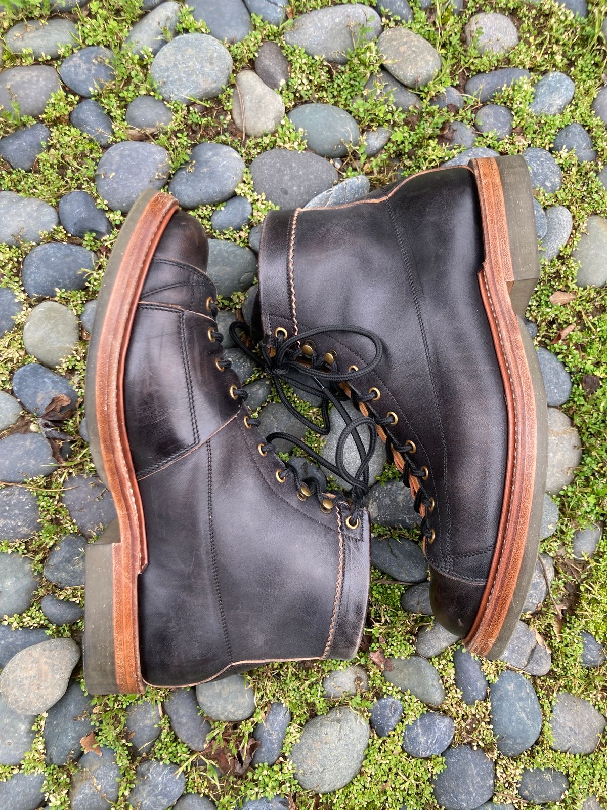 Photo by boogieshafer on February 3, 2024 of the Sagara Cordmaster in Maryam Natural Horsebutt Overdyed Black.