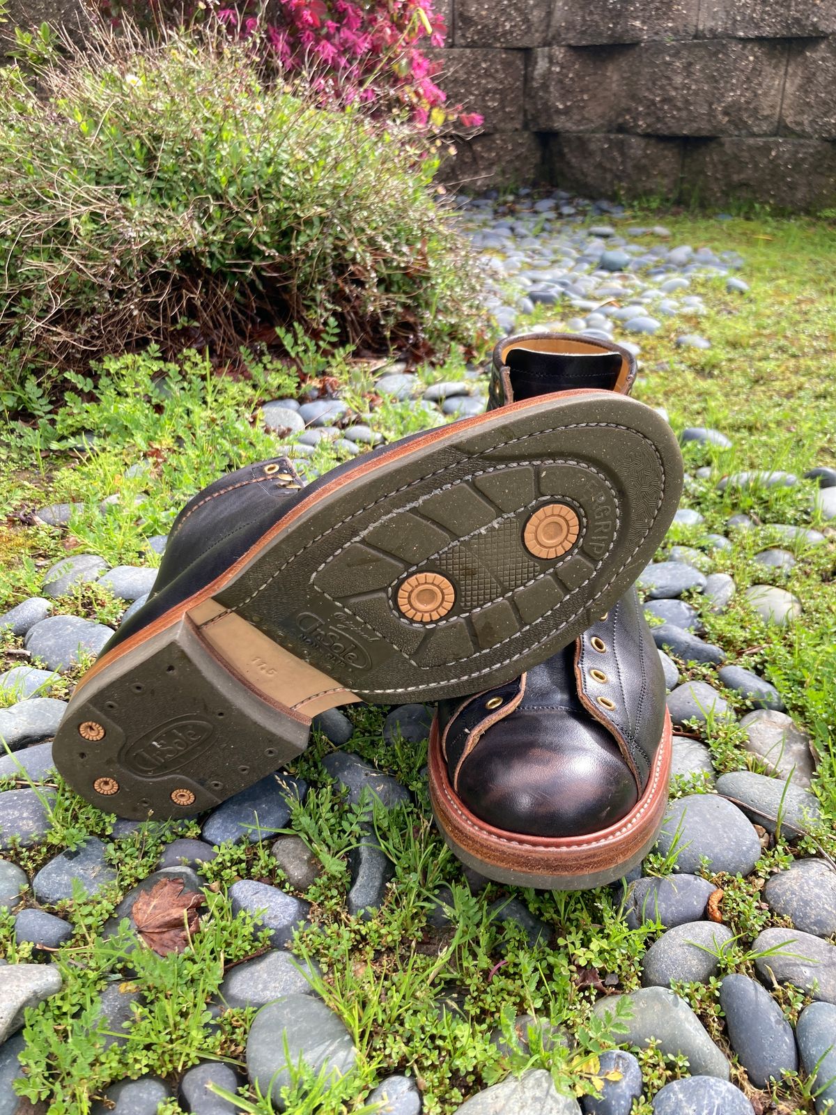 Photo by boogieshafer on March 3, 2024 of the Sagara Cordmaster in Maryam Natural Horsebutt Overdyed Black.