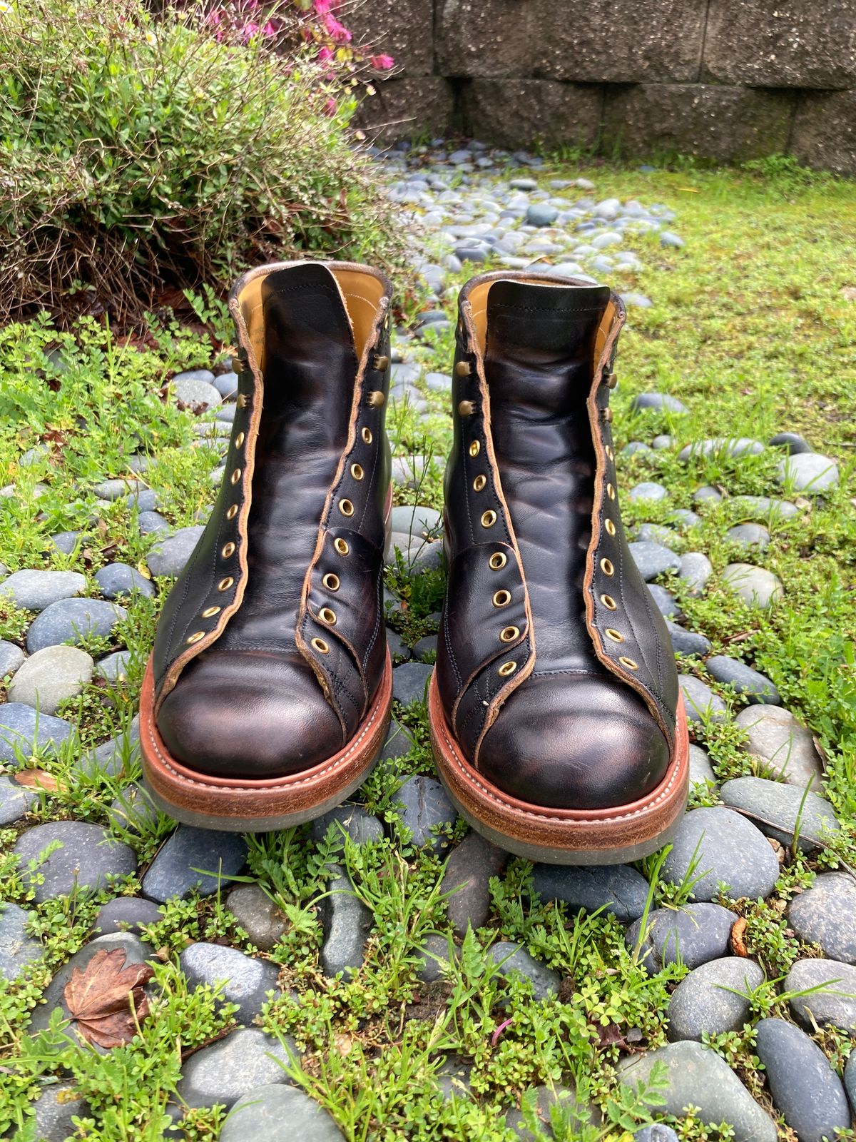 Photo by boogieshafer on March 3, 2024 of the Sagara Cordmaster in Maryam Natural Horsebutt Overdyed Black.