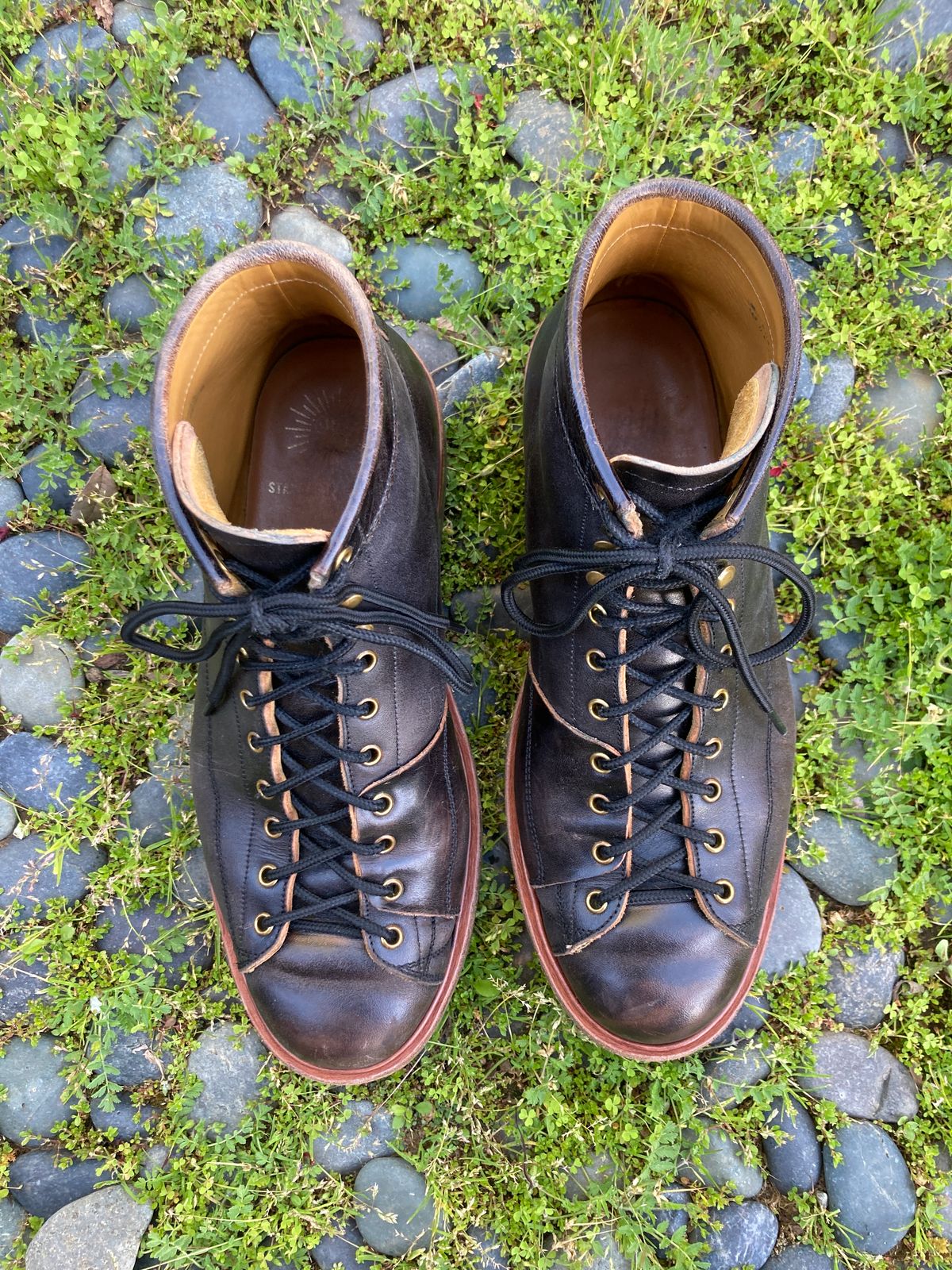 Photo by boogieshafer on April 3, 2024 of the Sagara Cordmaster in Maryam Natural Horsebutt Overdyed Black.