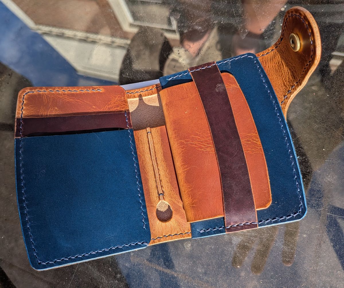 Photo by rabton on October 1, 2025 of the Ambar Snap Wallet in Conceria Walpier Navy Buttero & Badalassi Carlo Natural Waxy & Horween Armagnac Shell Cordovan.