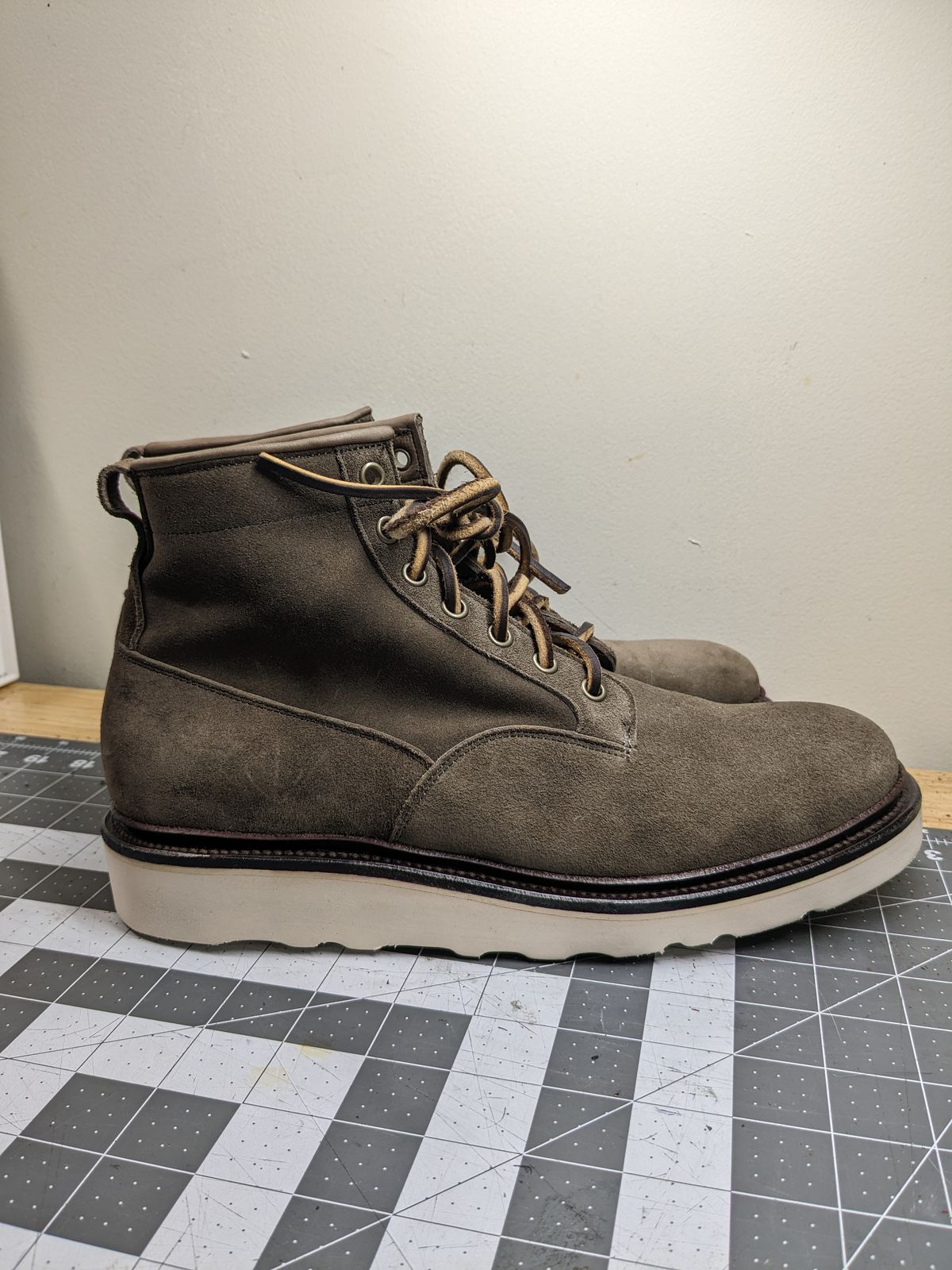 Photo by rabton on October 5, 2023 of the Viberg Scout Boot in C.F. Stead Fog Janus Calf Suede.