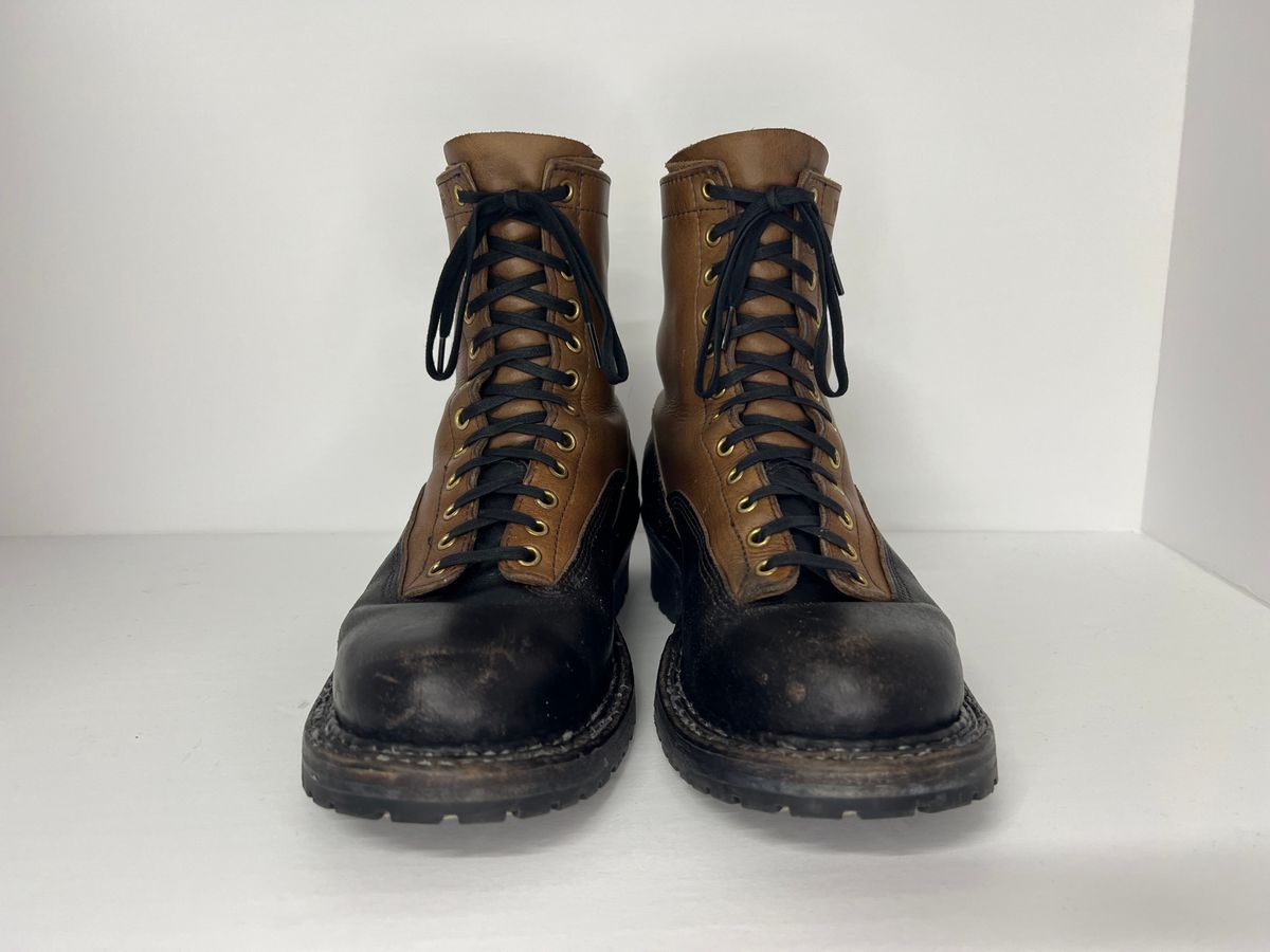 Photo by cajunpsycho on November 2, 2023 of the White's x Division Road LTT Logger 375 in Horween Black Waxed Flesh.