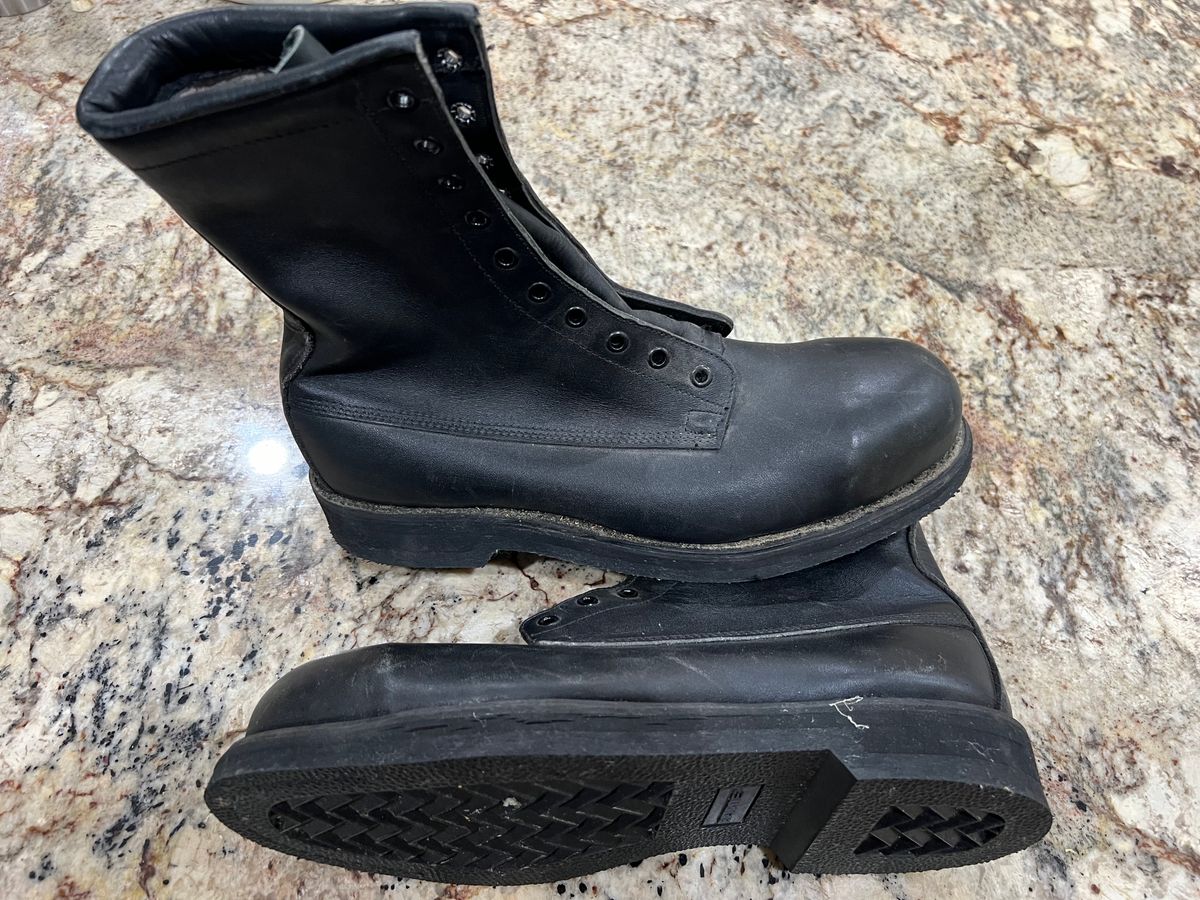 Photo by cajunpsycho on January 29, 2024 of the Addison Shoe Company Safety Toe, SP0100-00-D-0330 in Black Leather.