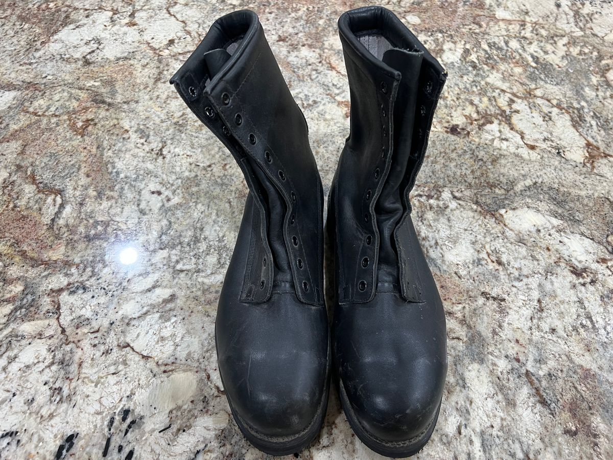 Photo by cajunpsycho on January 29, 2024 of the Addison Shoe Company Safety Toe, SP0100-00-D-0330 in Black Leather.