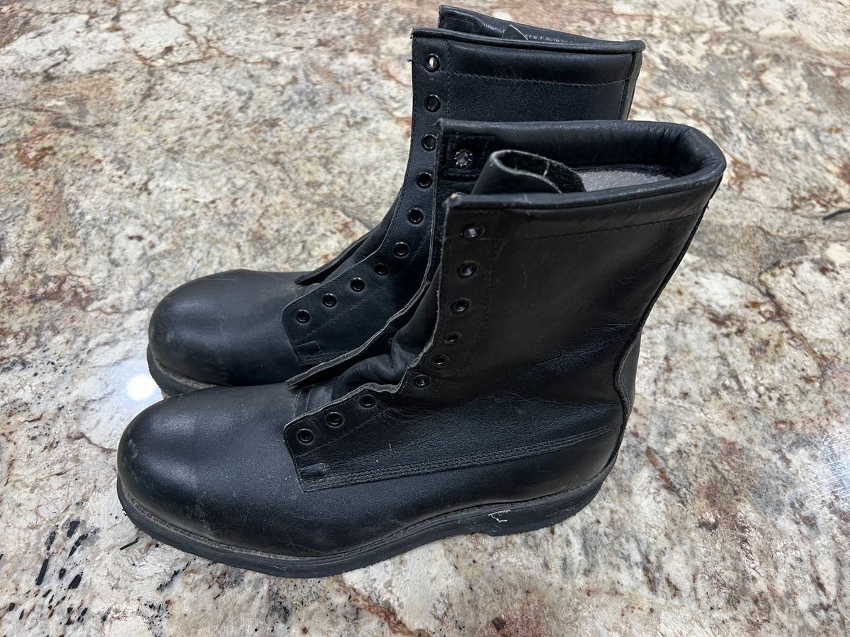Photo by cajunpsycho on January 29, 2024 of the Addison Shoe Company Safety Toe, SP0100-00-D-0330 in Black Leather.