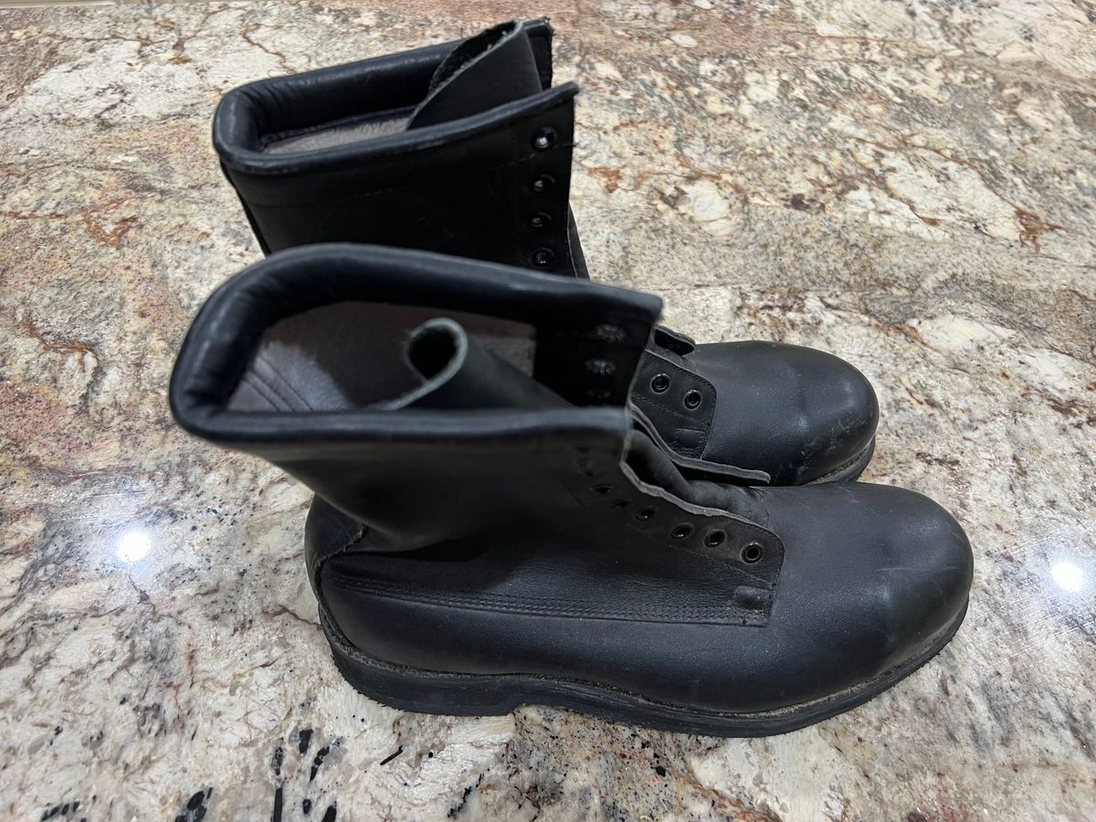 Photo by cajunpsycho on January 29, 2024 of the Addison Shoe Company Safety Toe, SP0100-00-D-0330 in Black Leather.