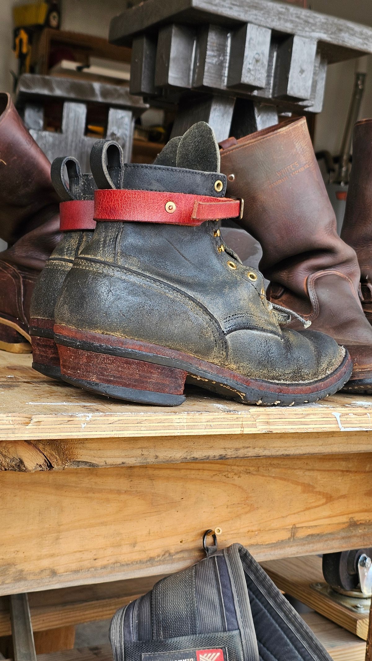 Photo by arriaga214 on November 16, 2025 of the Nicks Urban Logger in Black Heavy Duty.