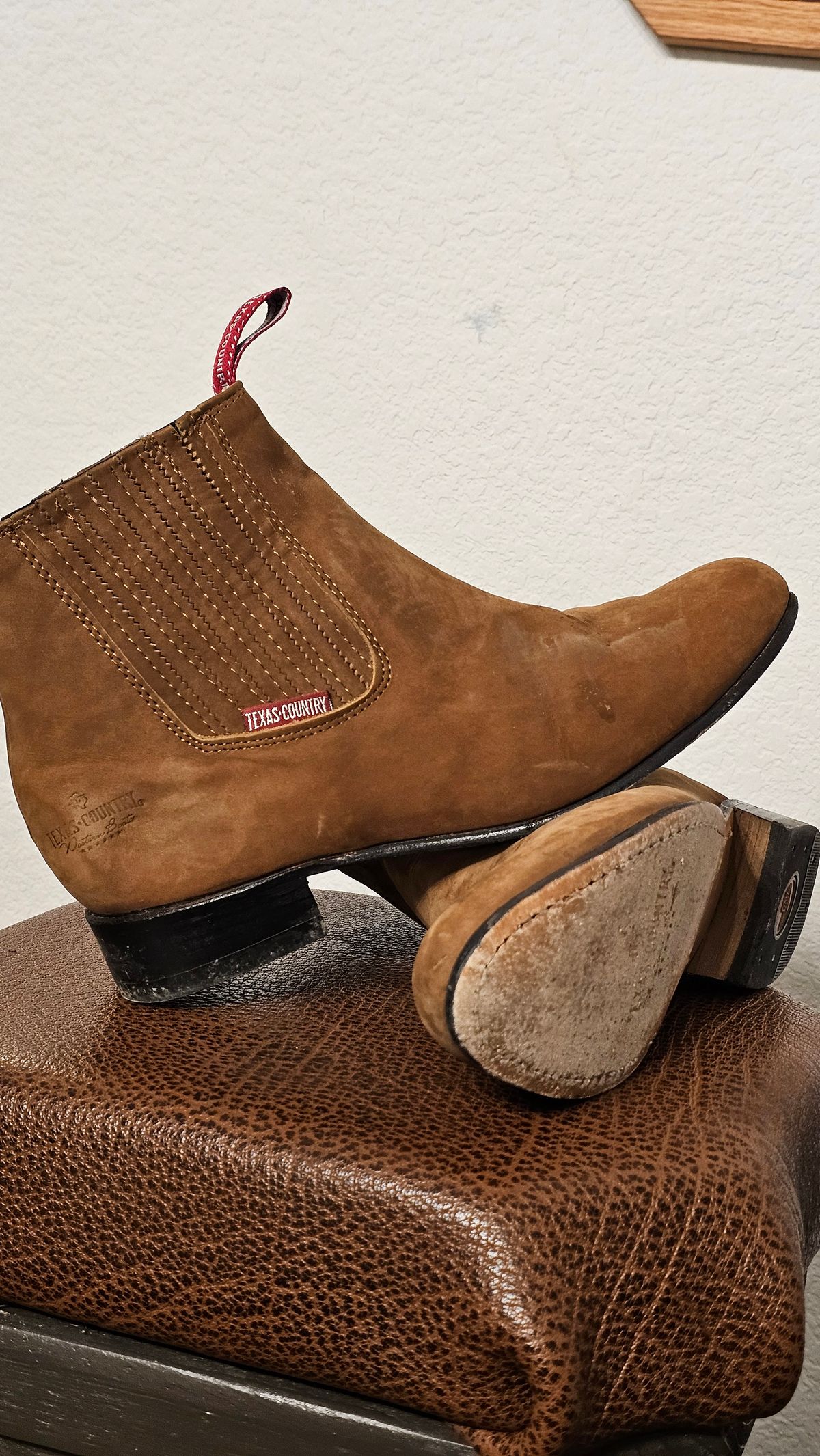 Photo by arriaga214 on November 6, 2025 of the Texas Country Botin Charro in Cuero, Cajeta.